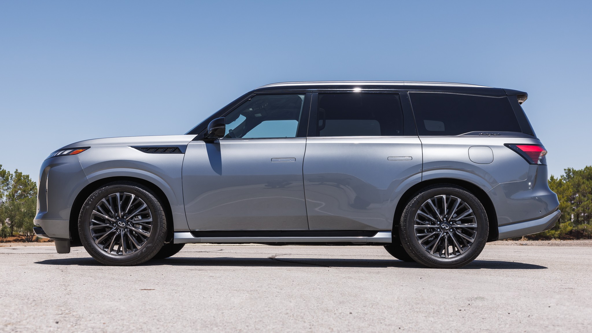 021 2025 Infiniti QX80 AWD