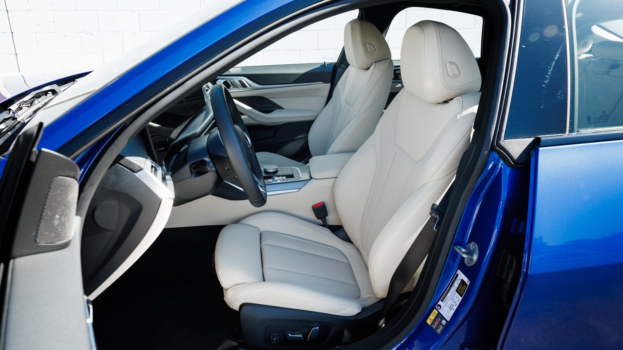 004 2025 BMW i4 eDrive40 Front Seats