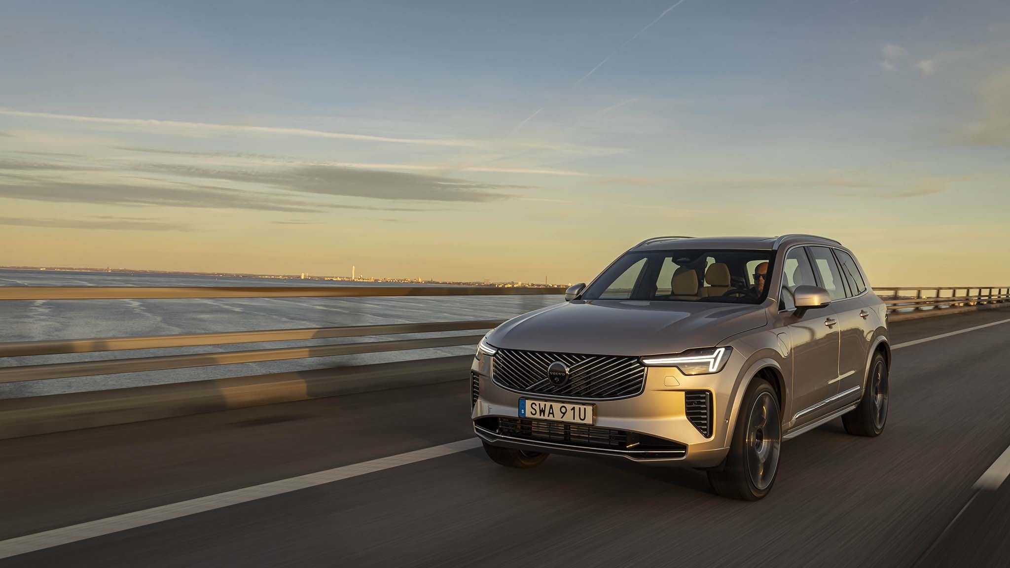 016 2025 volvo xc90 b5 t8