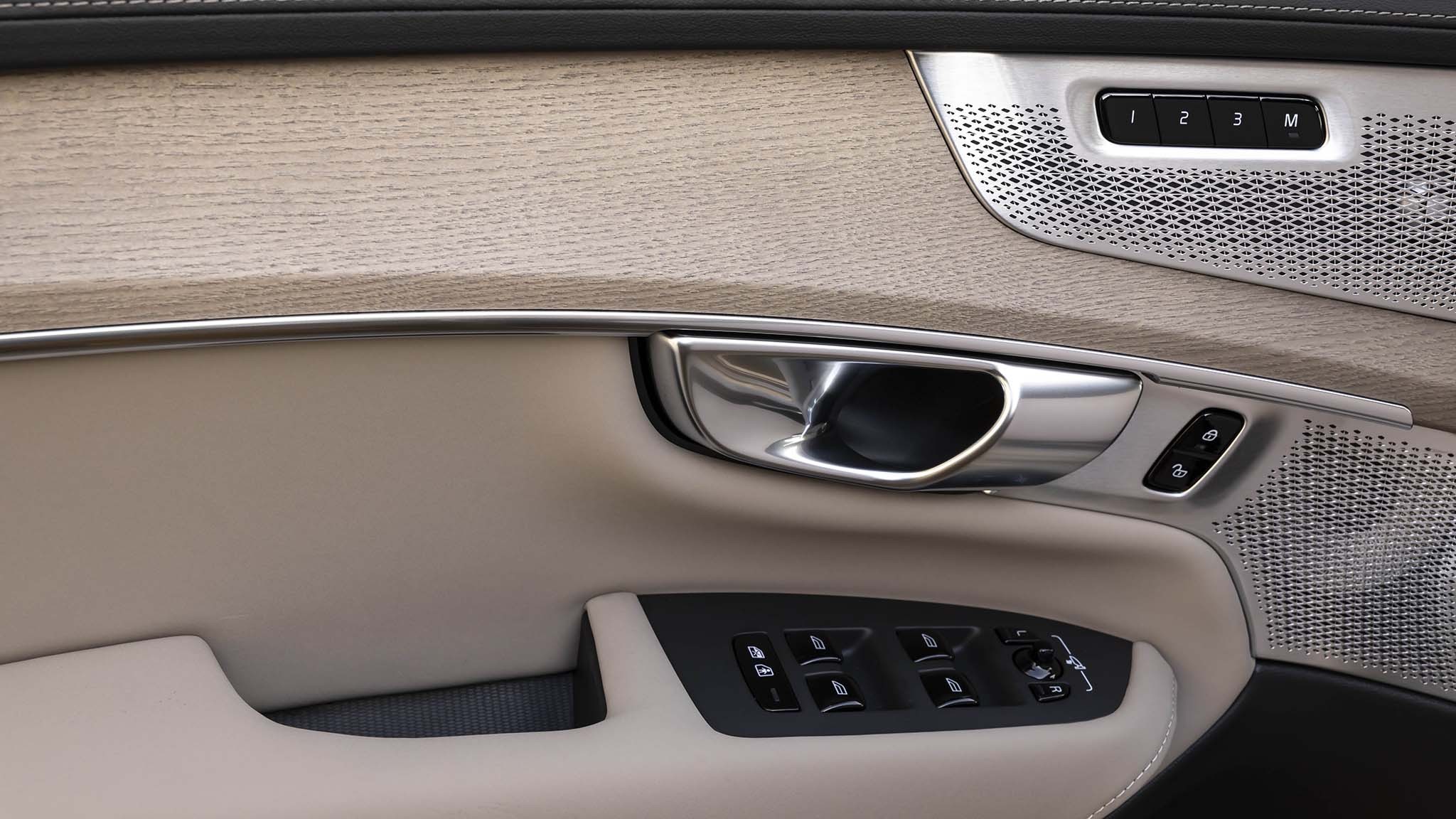 030 2025 volvo xc90 b5 t8