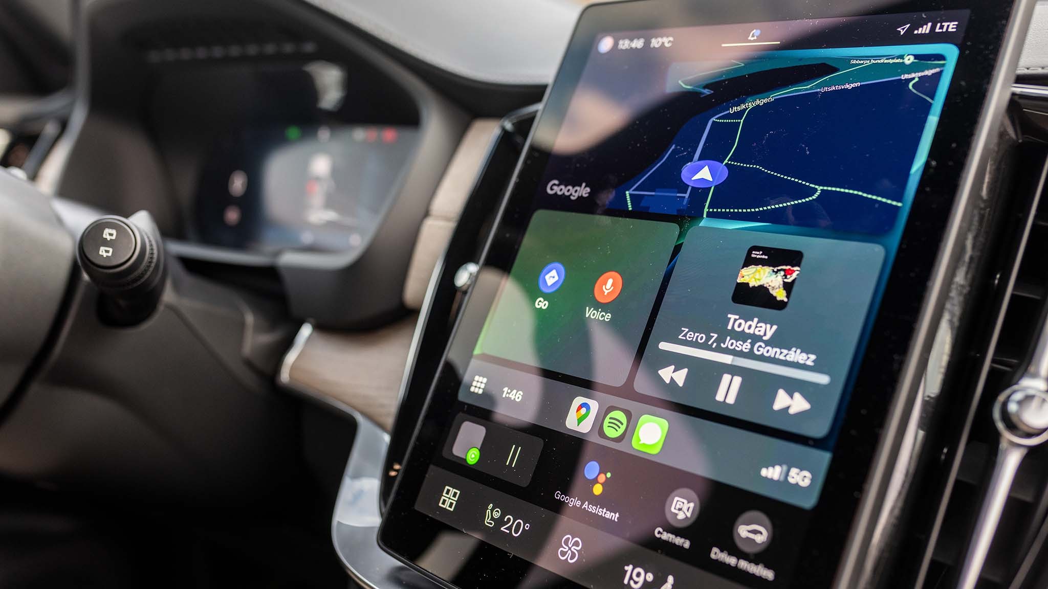 2025 volvo xc90 screen