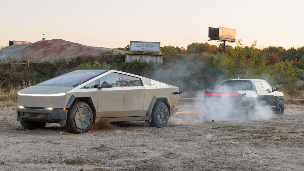 014 TugOfWar Cyberbeast vs R1T TOTY 2025