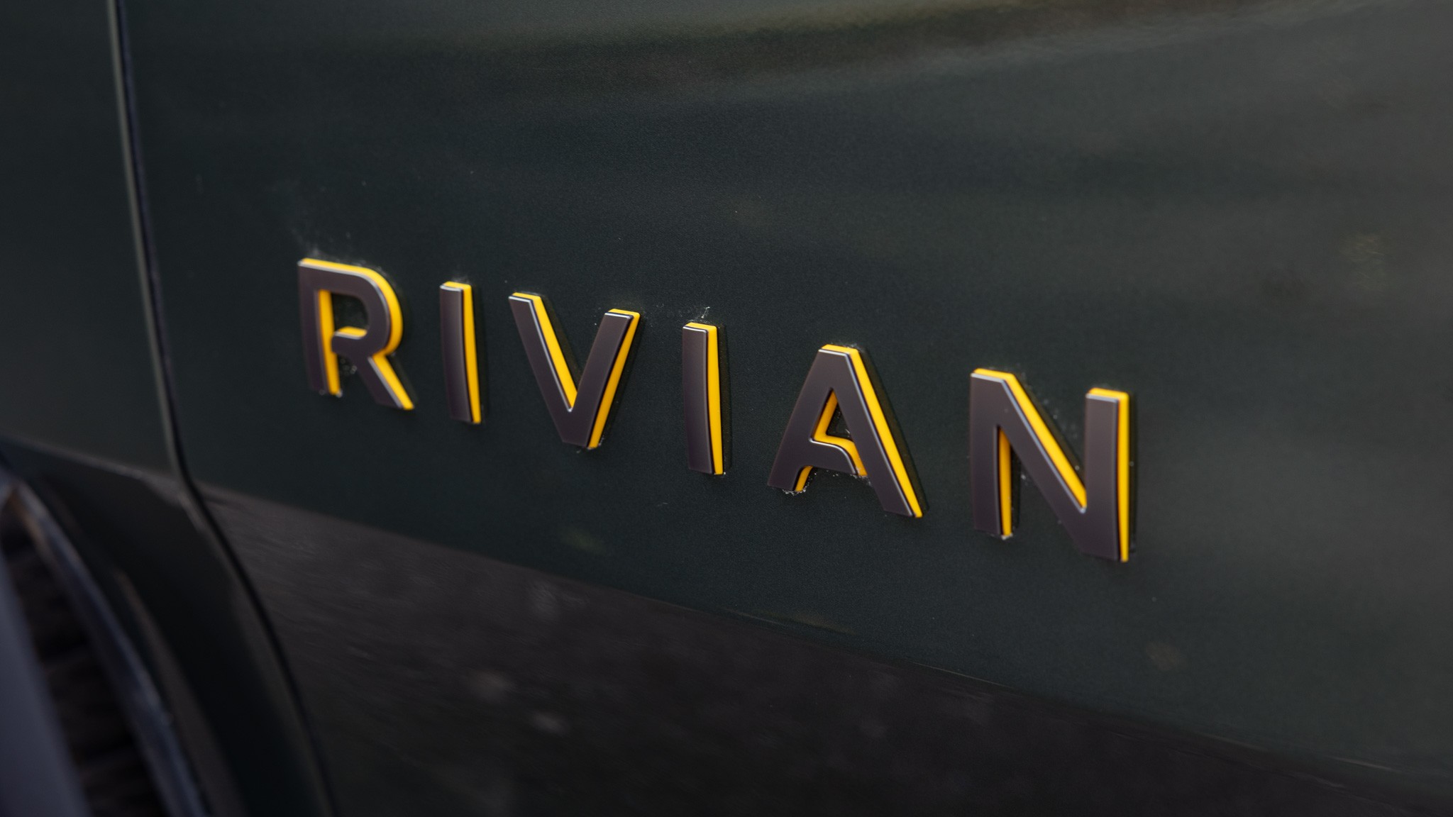 008 2025 Rivian R1T Tri Motor