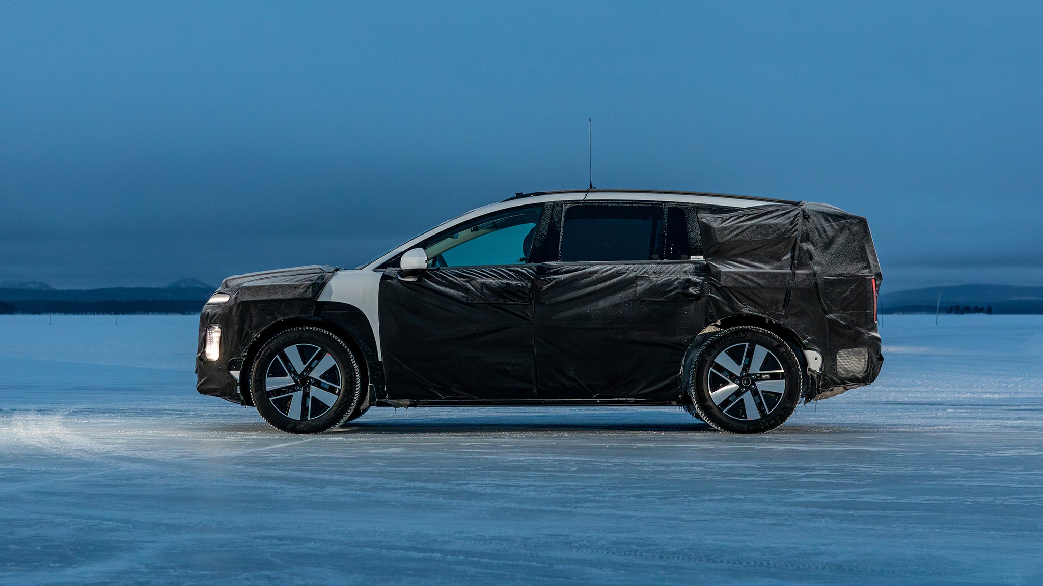 44 2026 Hyundai Ioniq 9 First Drive