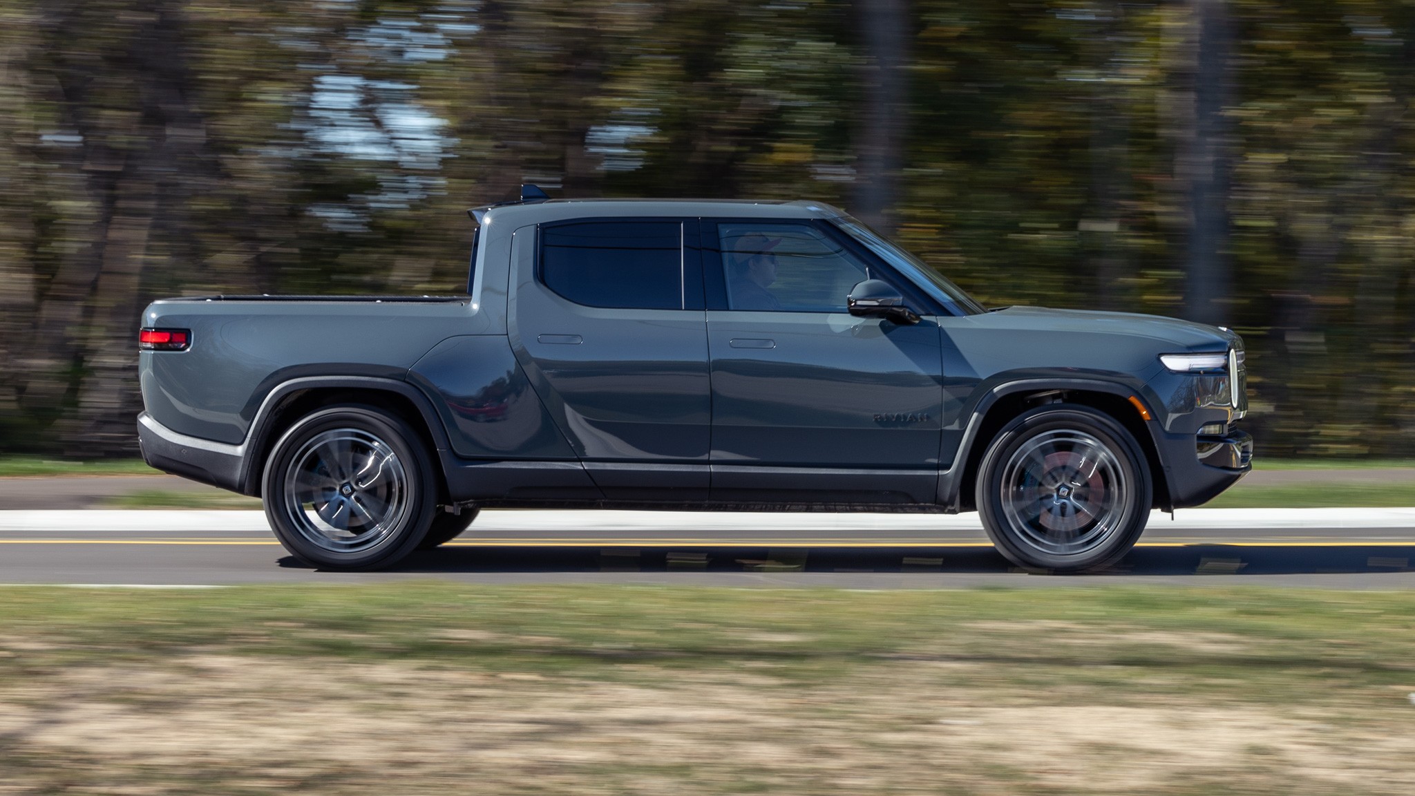 002 2025 Rivian R1T Quad Profile Motion
