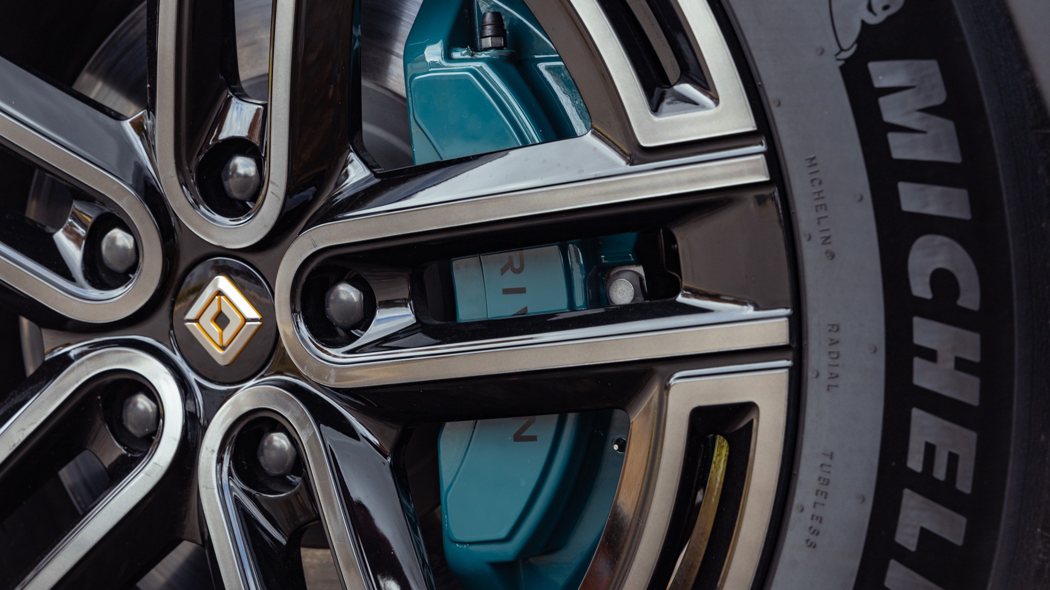 009 2025 Rivian R1T Quad