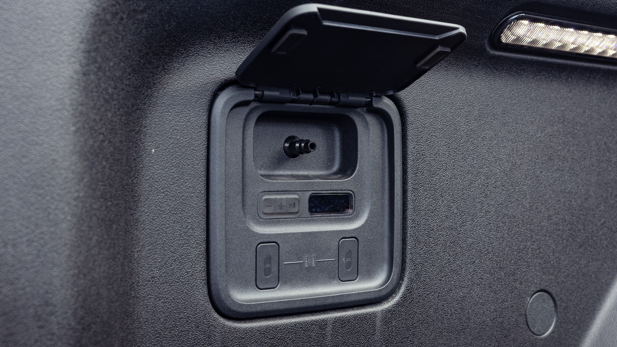 011 2025 Rivian R1T Dual