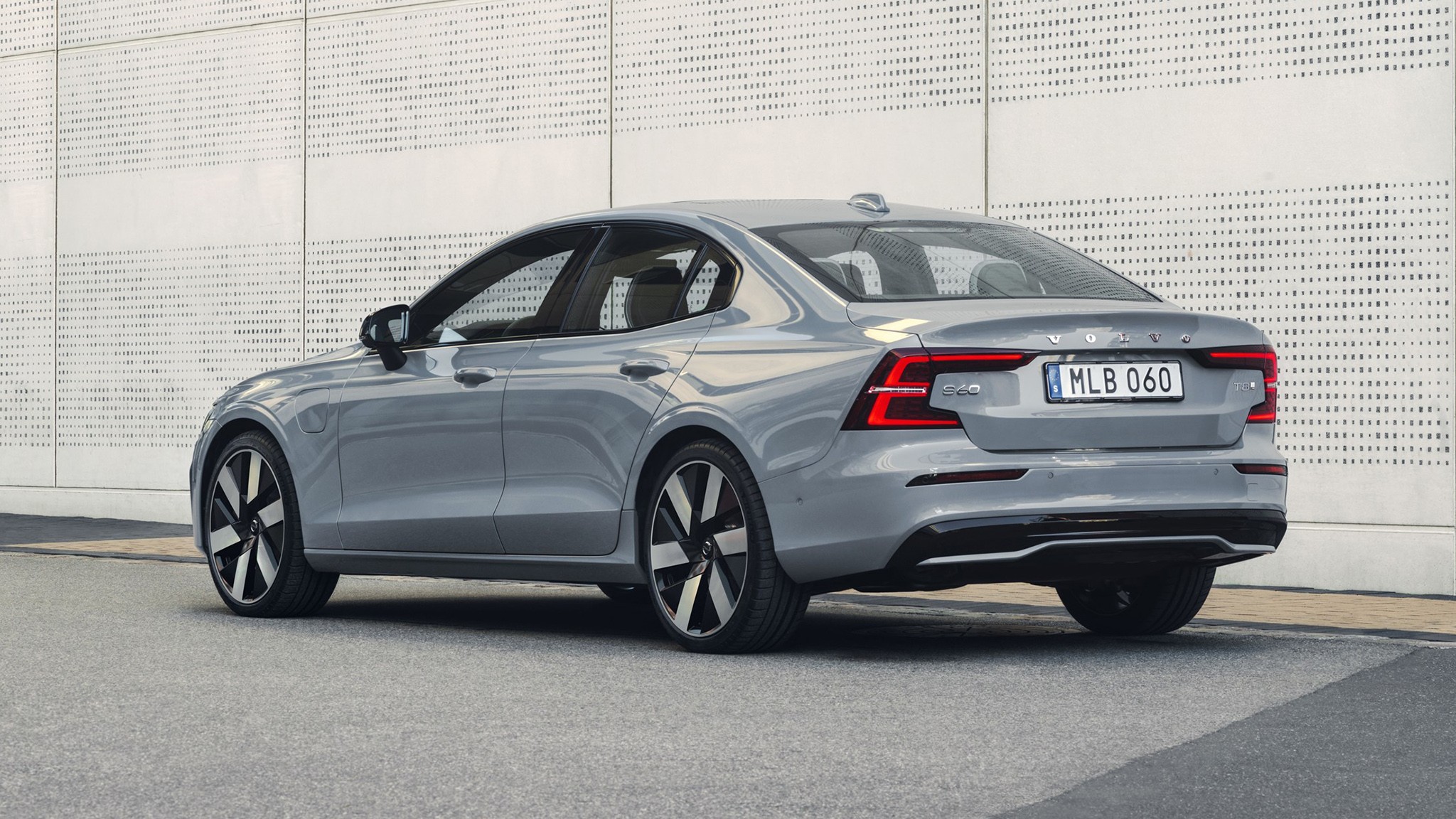 9 2025 Volvo S60 rear view