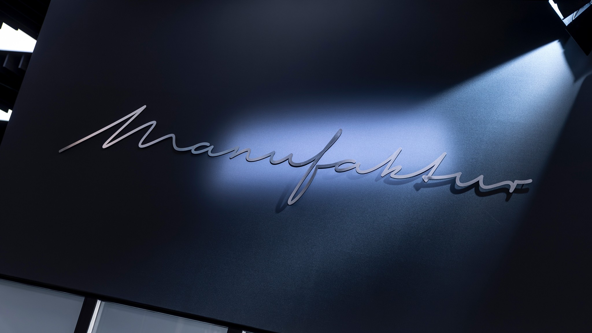 mercedes benz manufactkuer logo