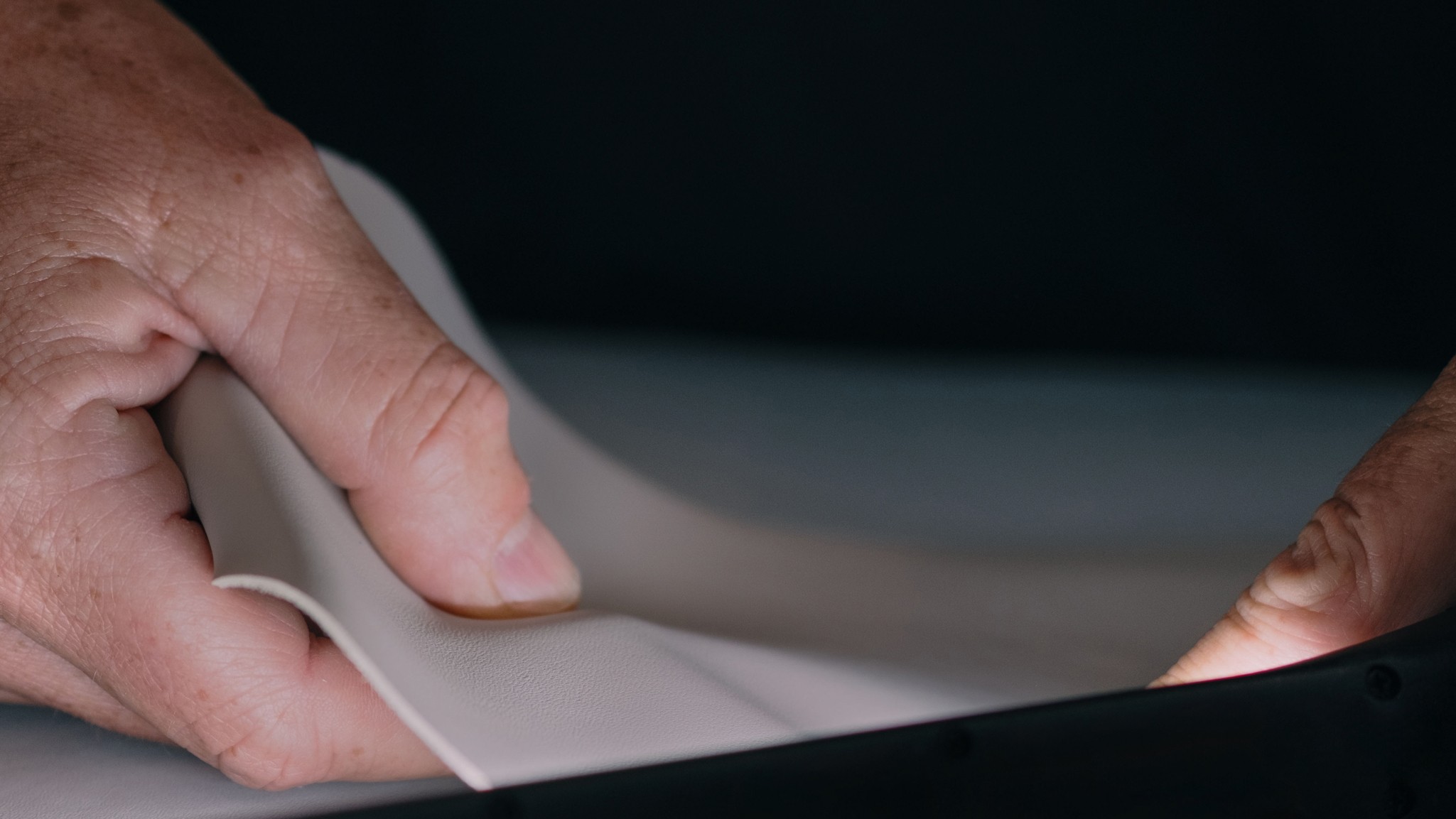 mercedes benz manufactkuer hand work