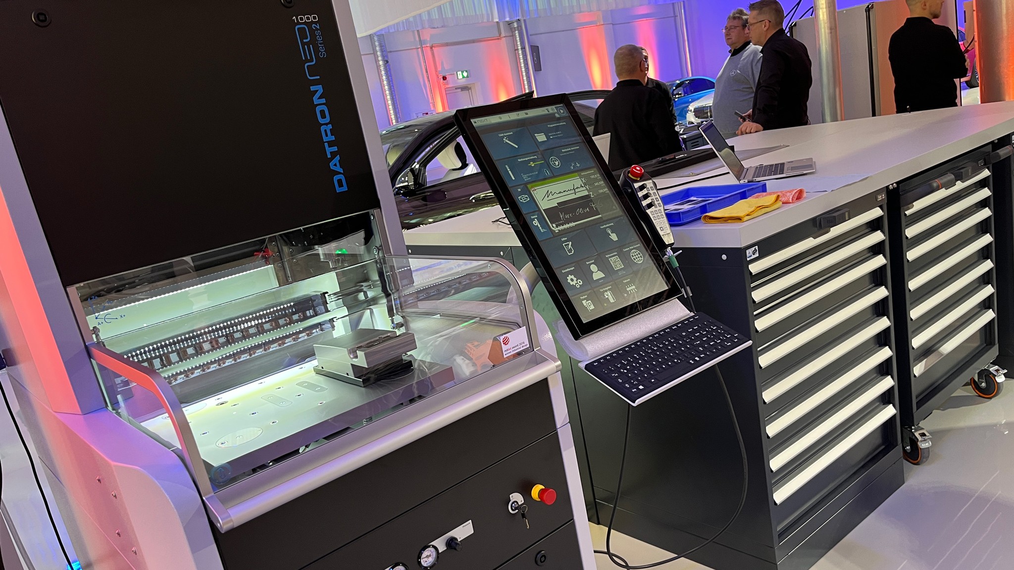 mercedes benz manufactkur studio engraving station