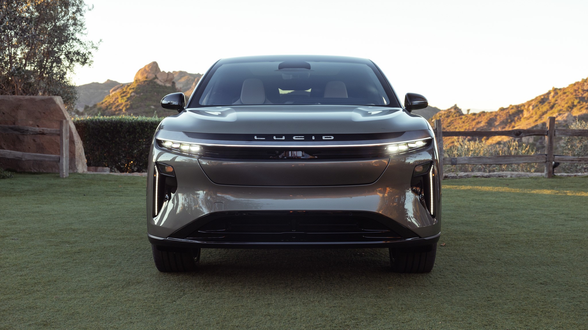 008 2025 Lucid Gravity