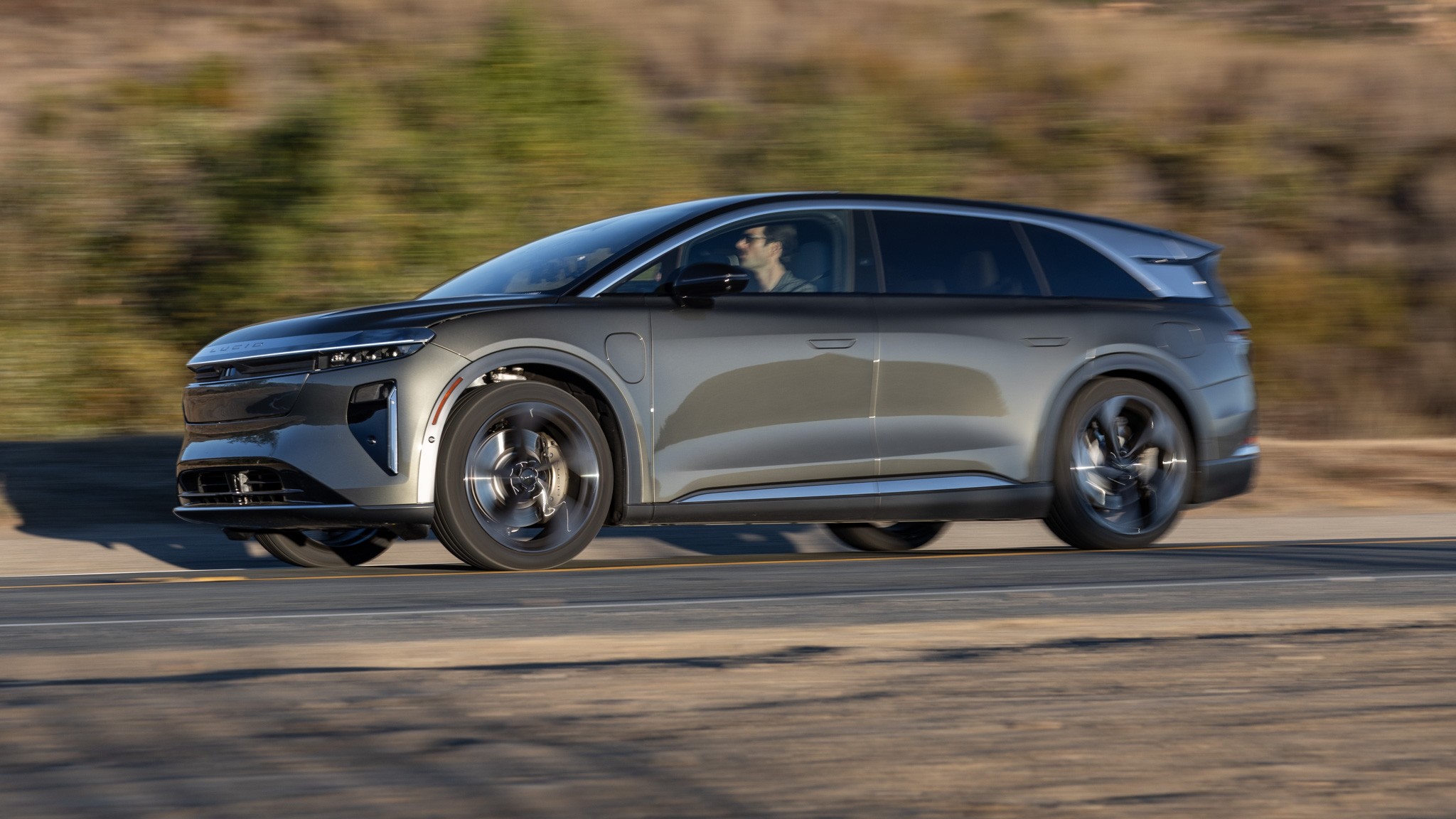 041 2025 Lucid Gravity