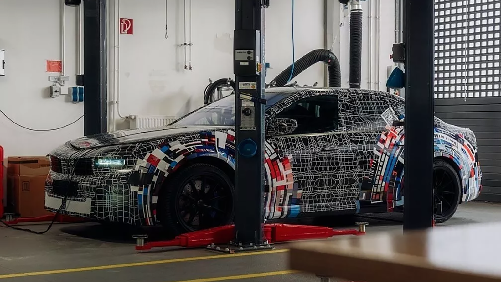 Neue Klasse BMW M3 EV 4