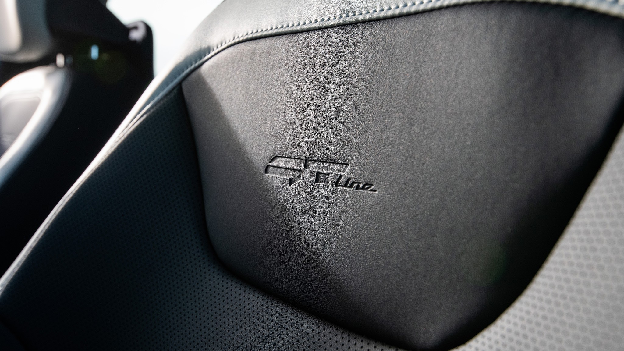 2025 Kia K4 GT Line sedan 4