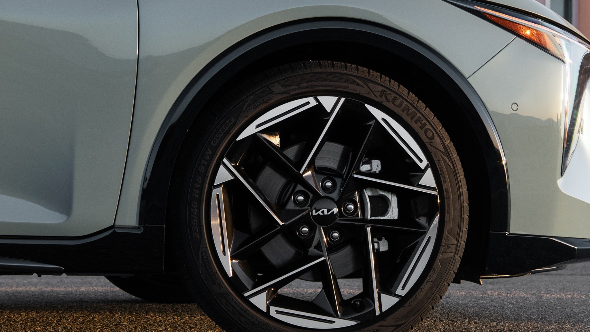 2025 Kia K4 GT Line sedan 16