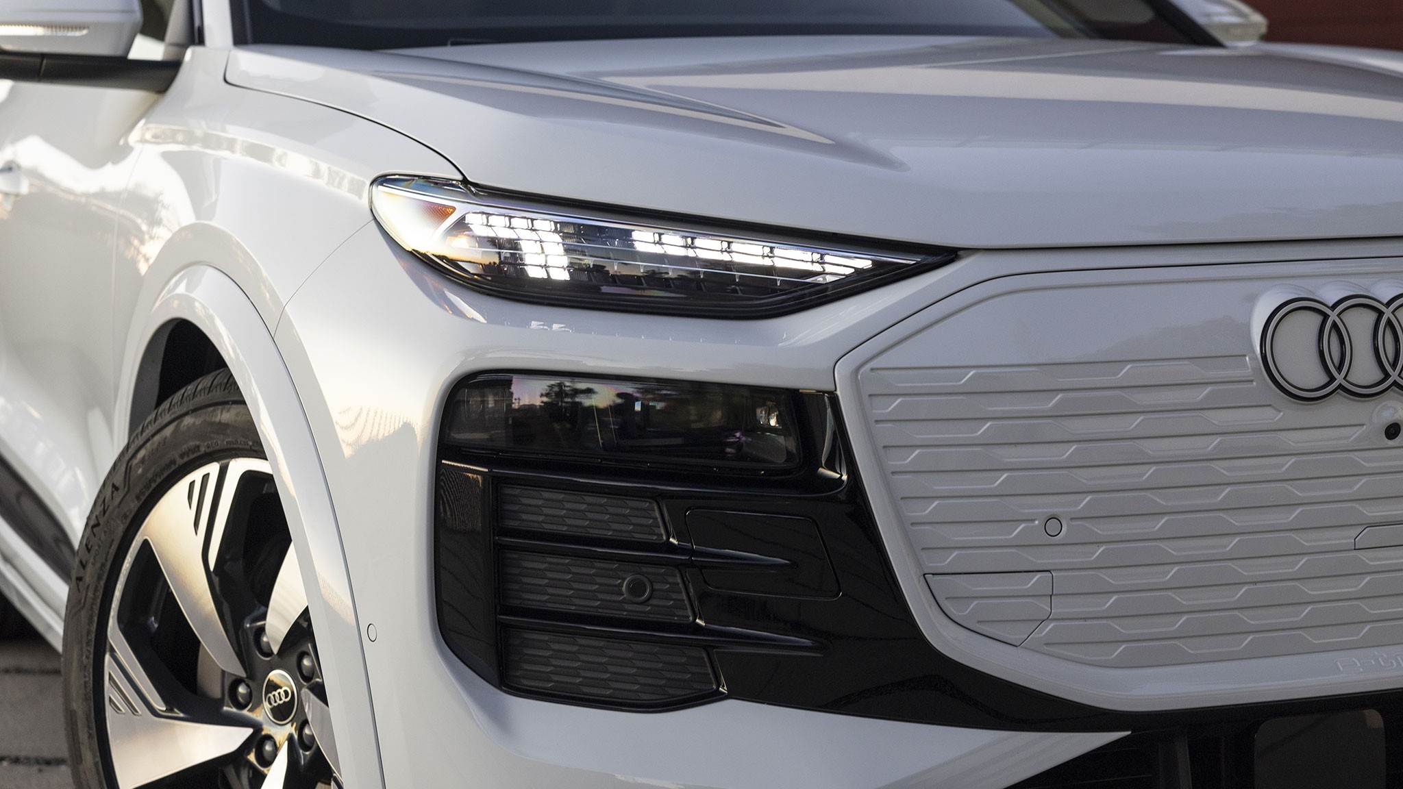 2025 audi q6 e tron glacier white 05
