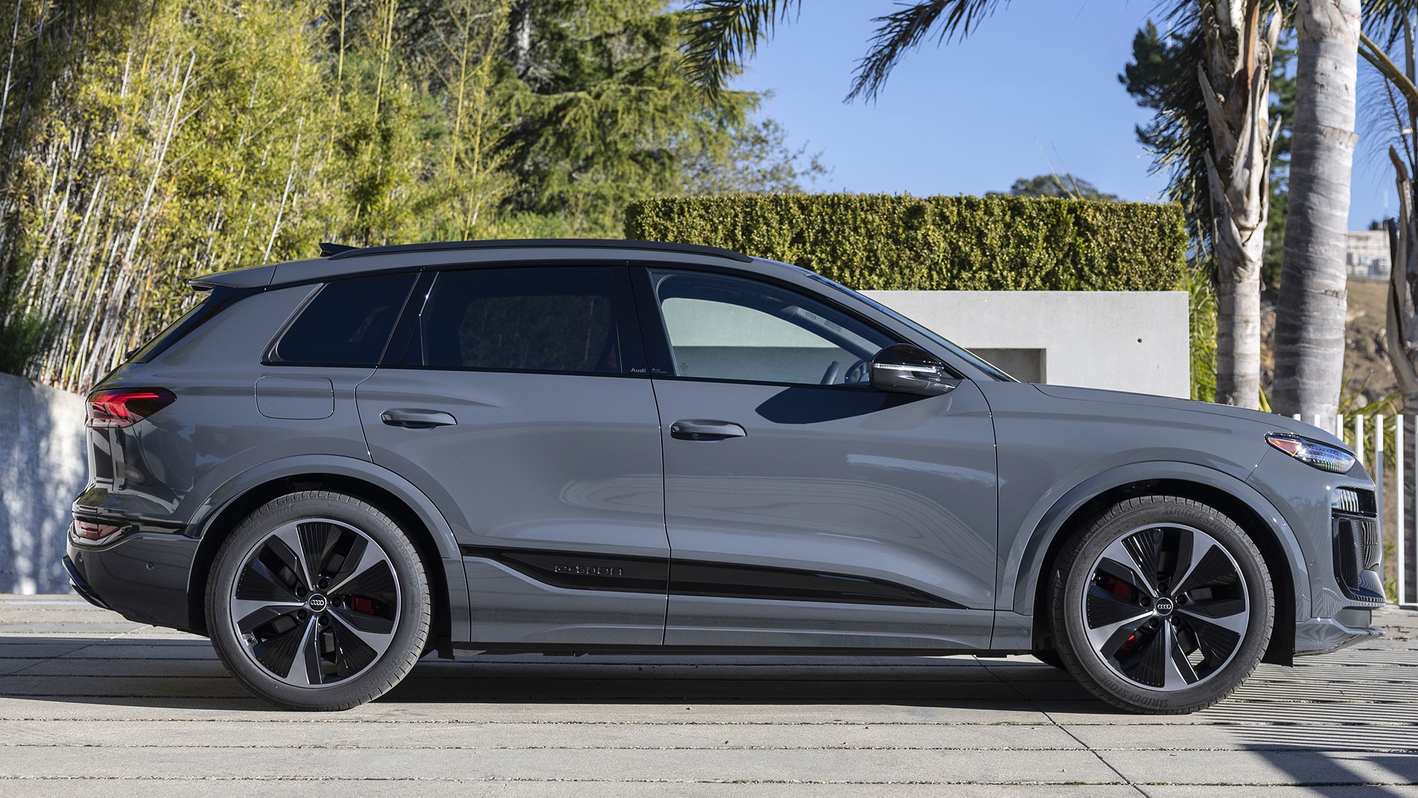 2025 audi sq6 e tron magnet gray 08