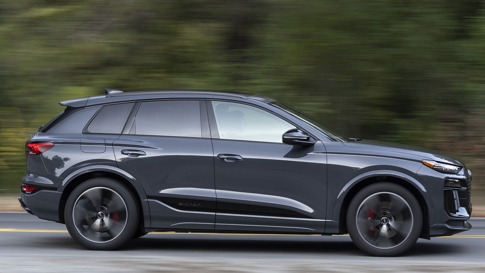 2025 audi sq6 e tron magnet gray 10