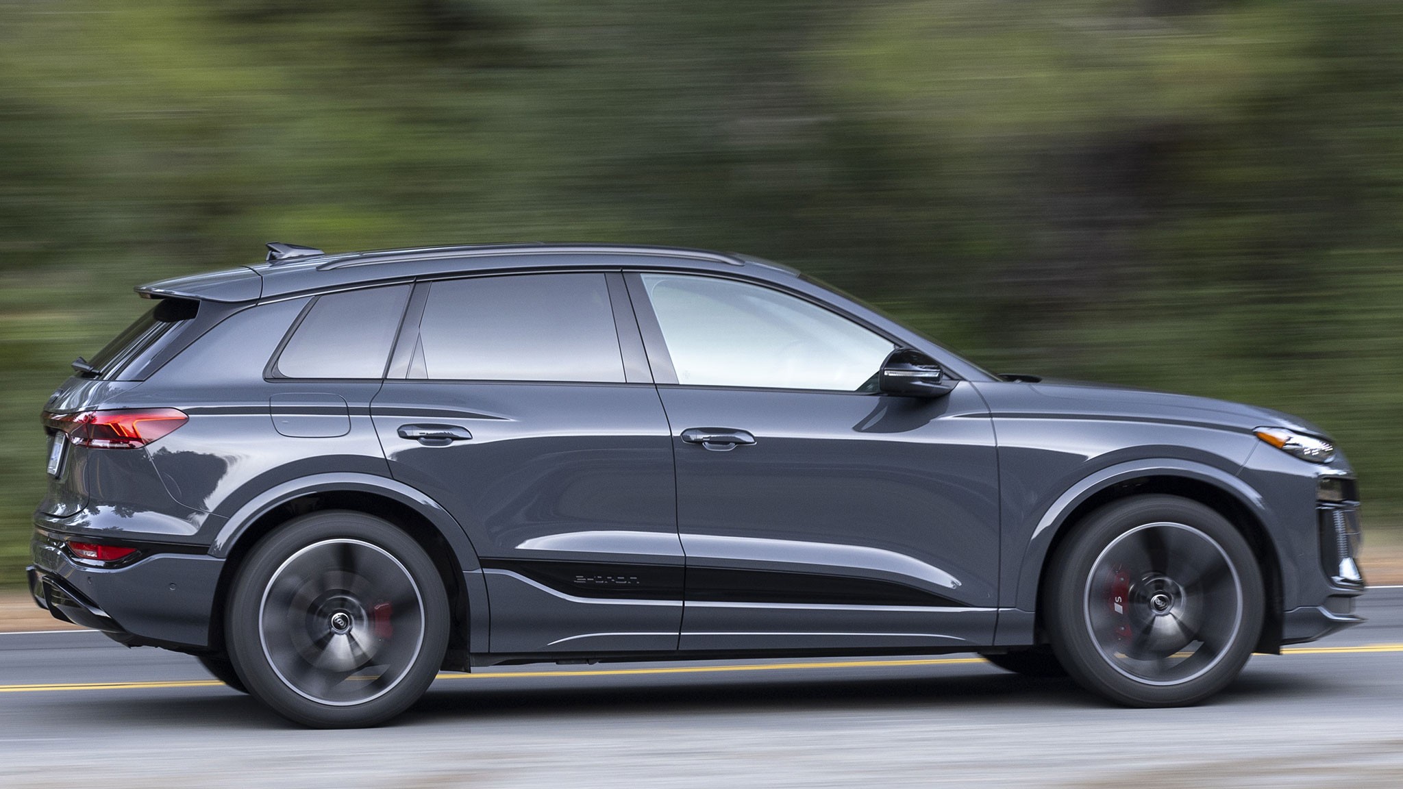 2025 audi sq6 e tron magnet gray 12