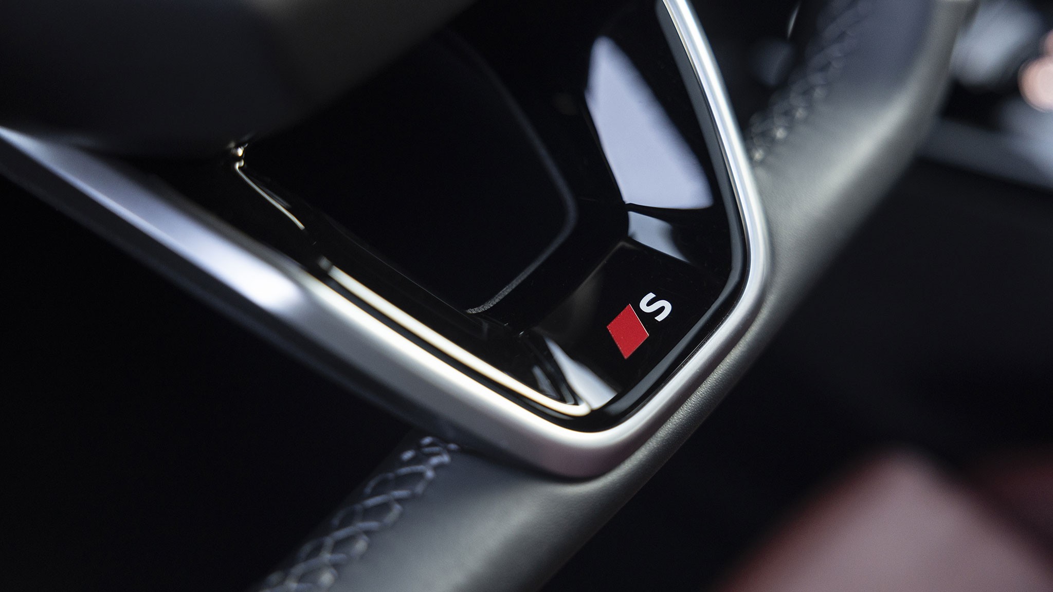 2025 audi sq6 e tron magnet gray 18