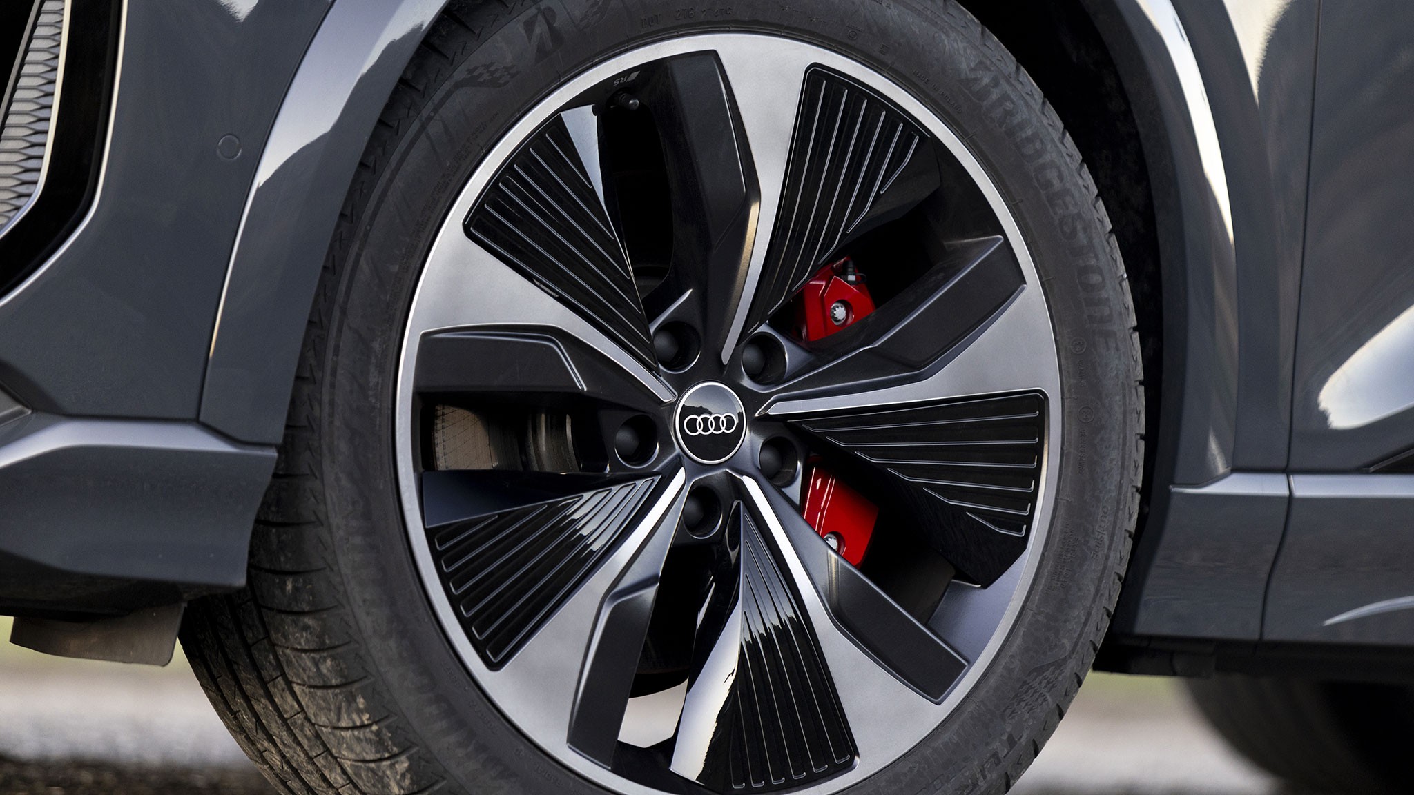 2025 audi sq6 e tron magnet gray 31