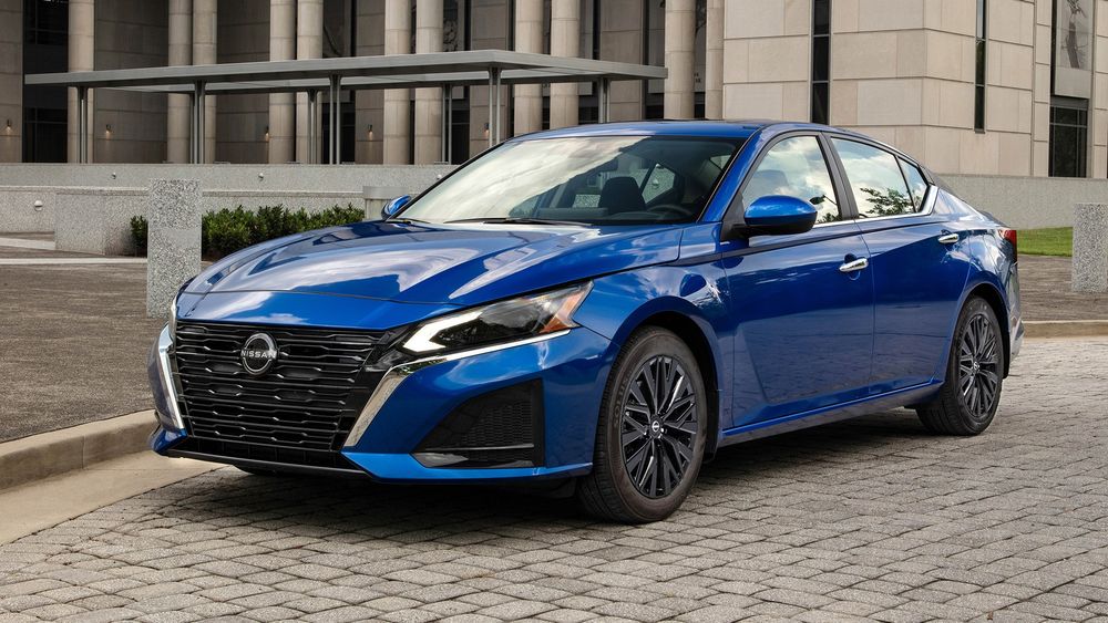 2 2025 Nissan Altima front view