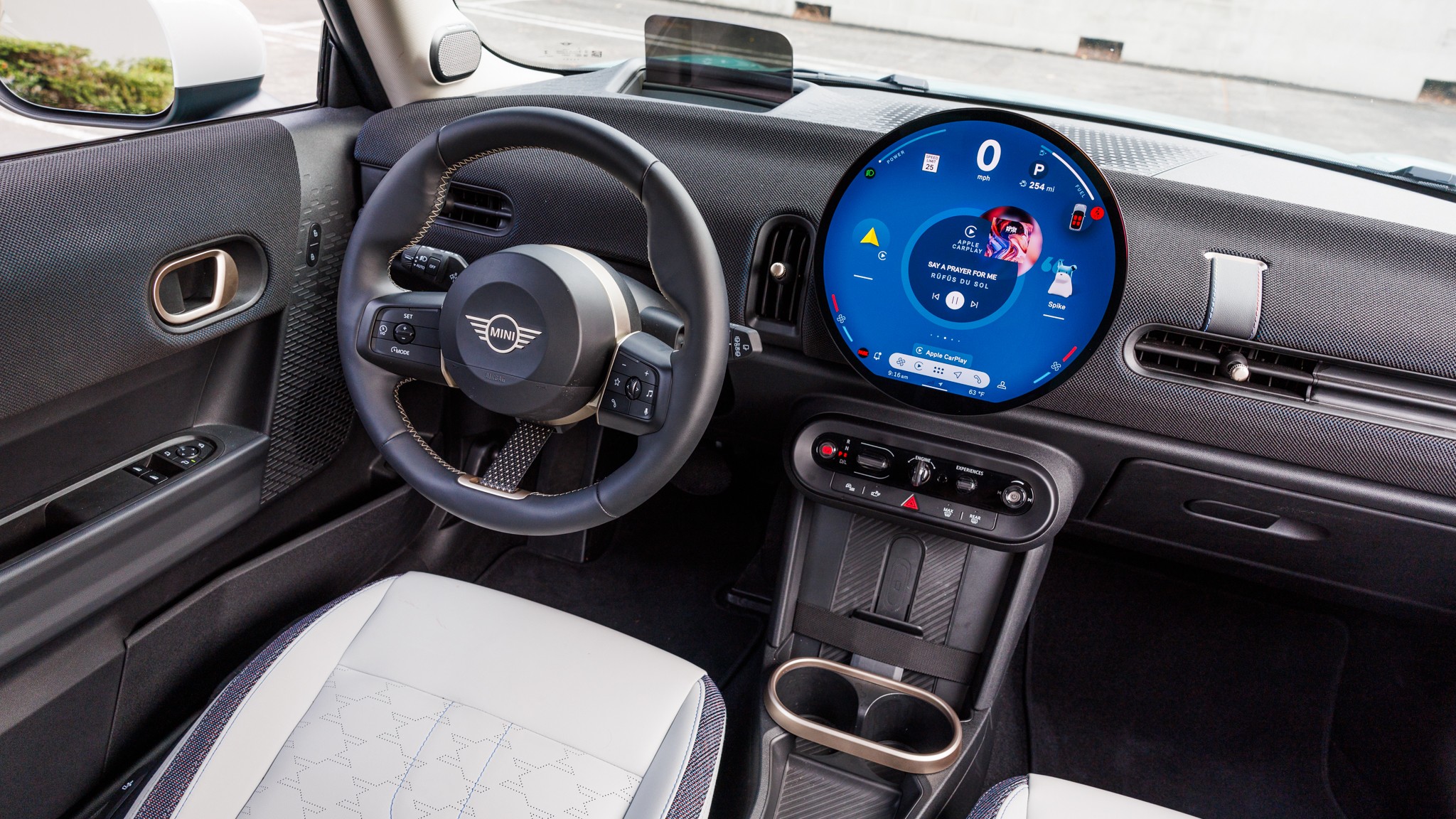 002 2025 Mini Cooper Hardtop interior