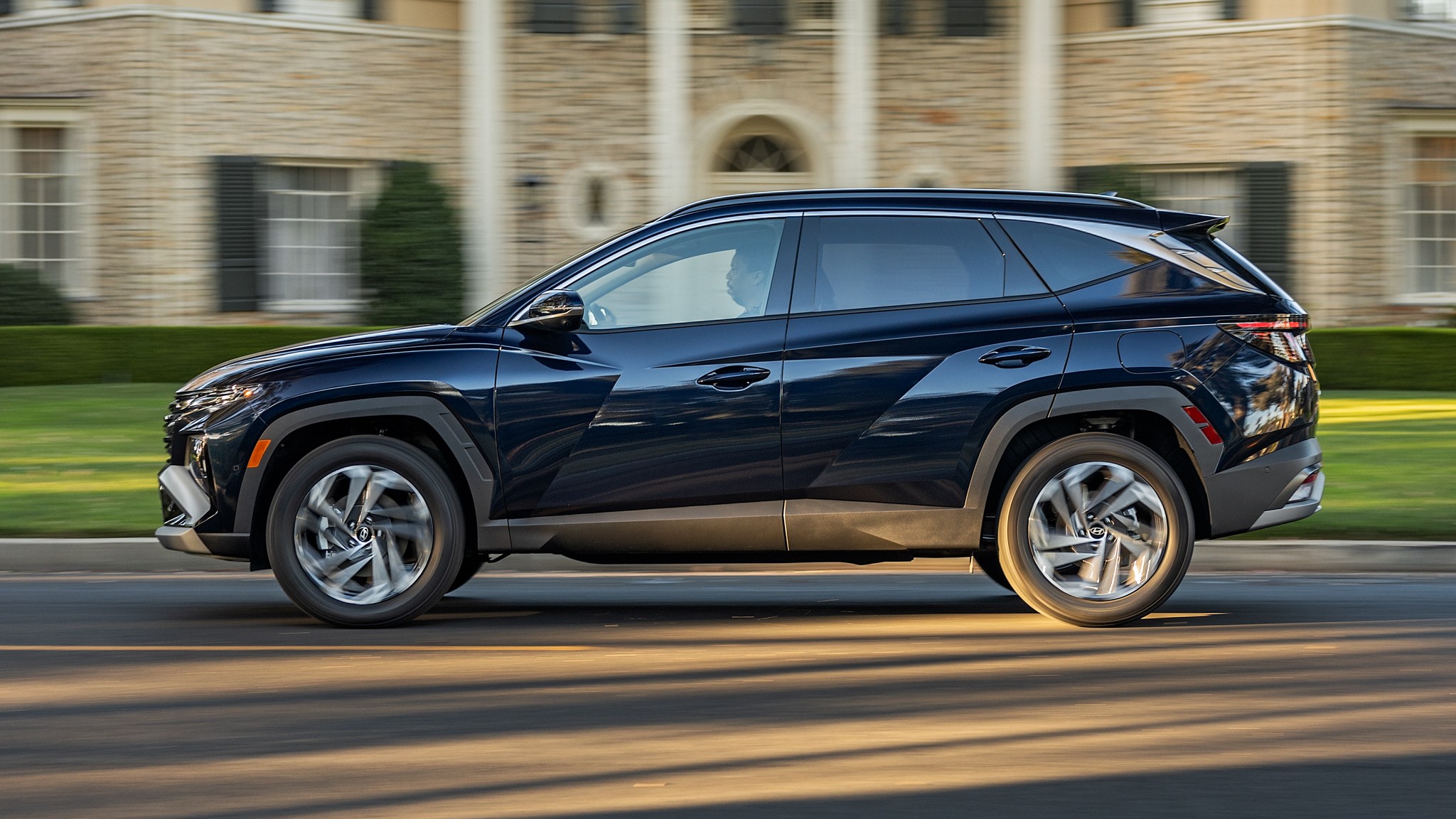 002 2025 Hyundai Tucson Hybrid