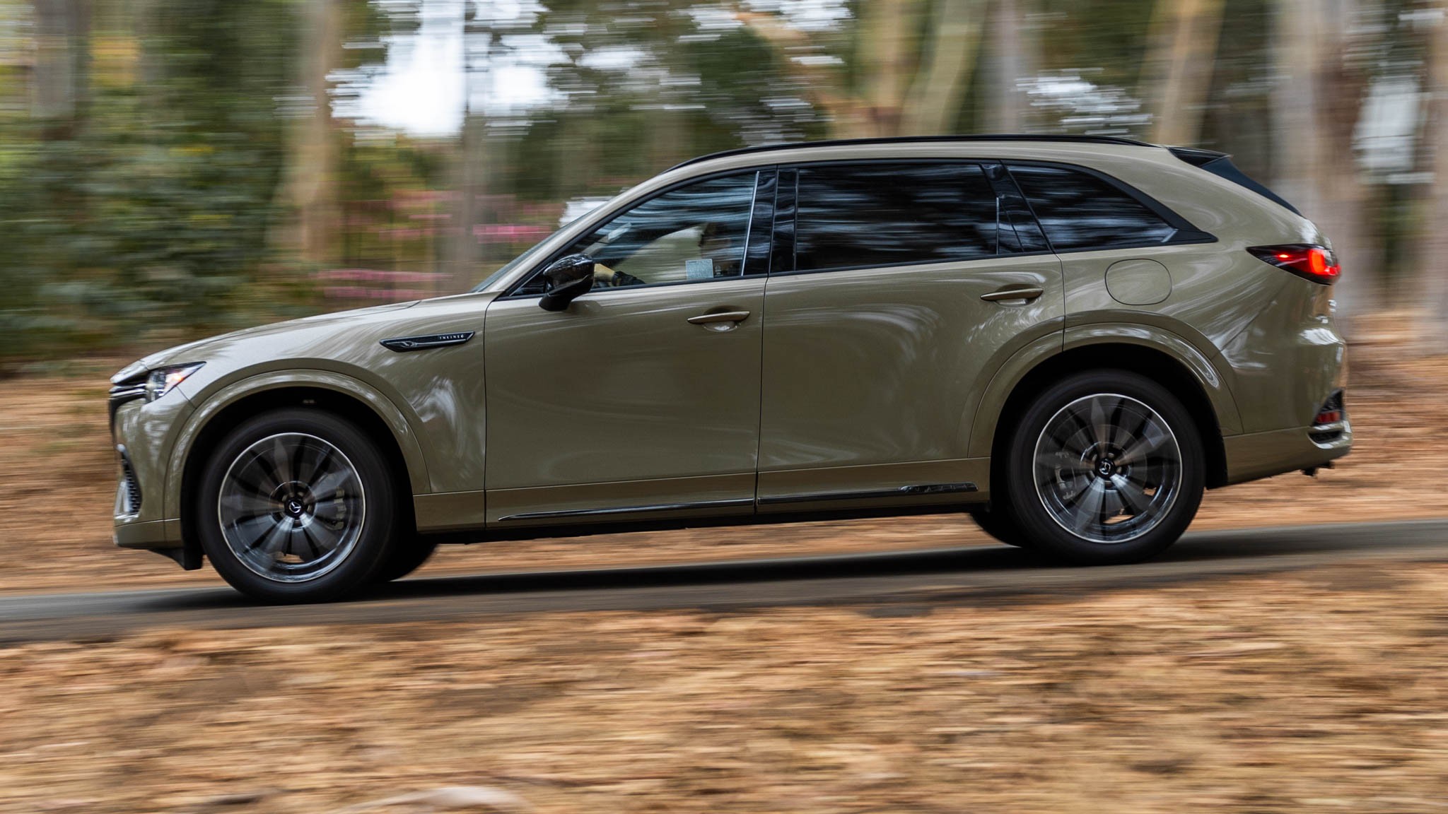 002 2025 Mazda CX70 LT Side Panning shot