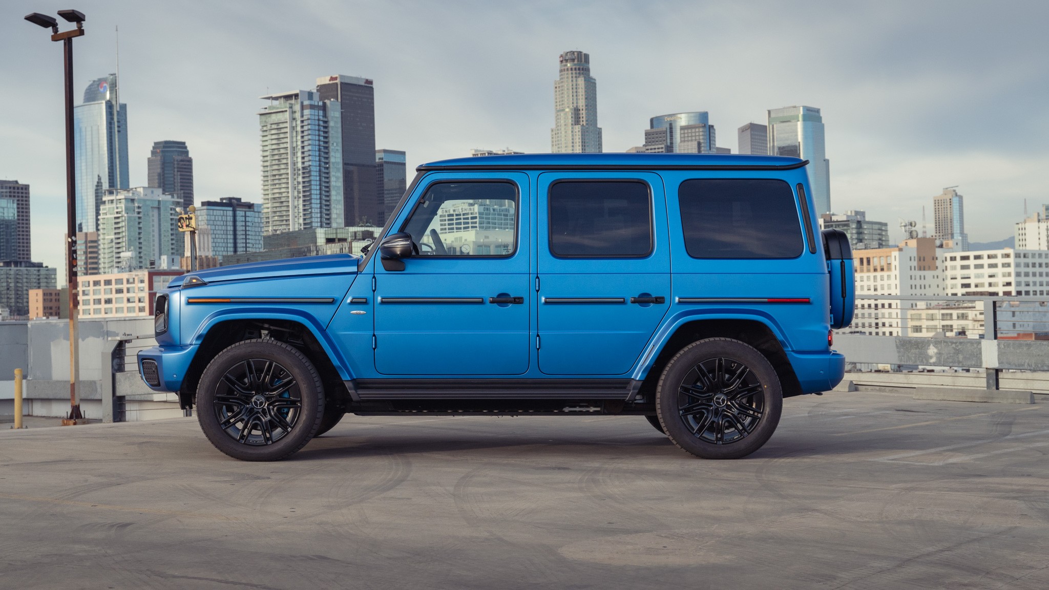 009 2025 Mercedes G580 EV side profile