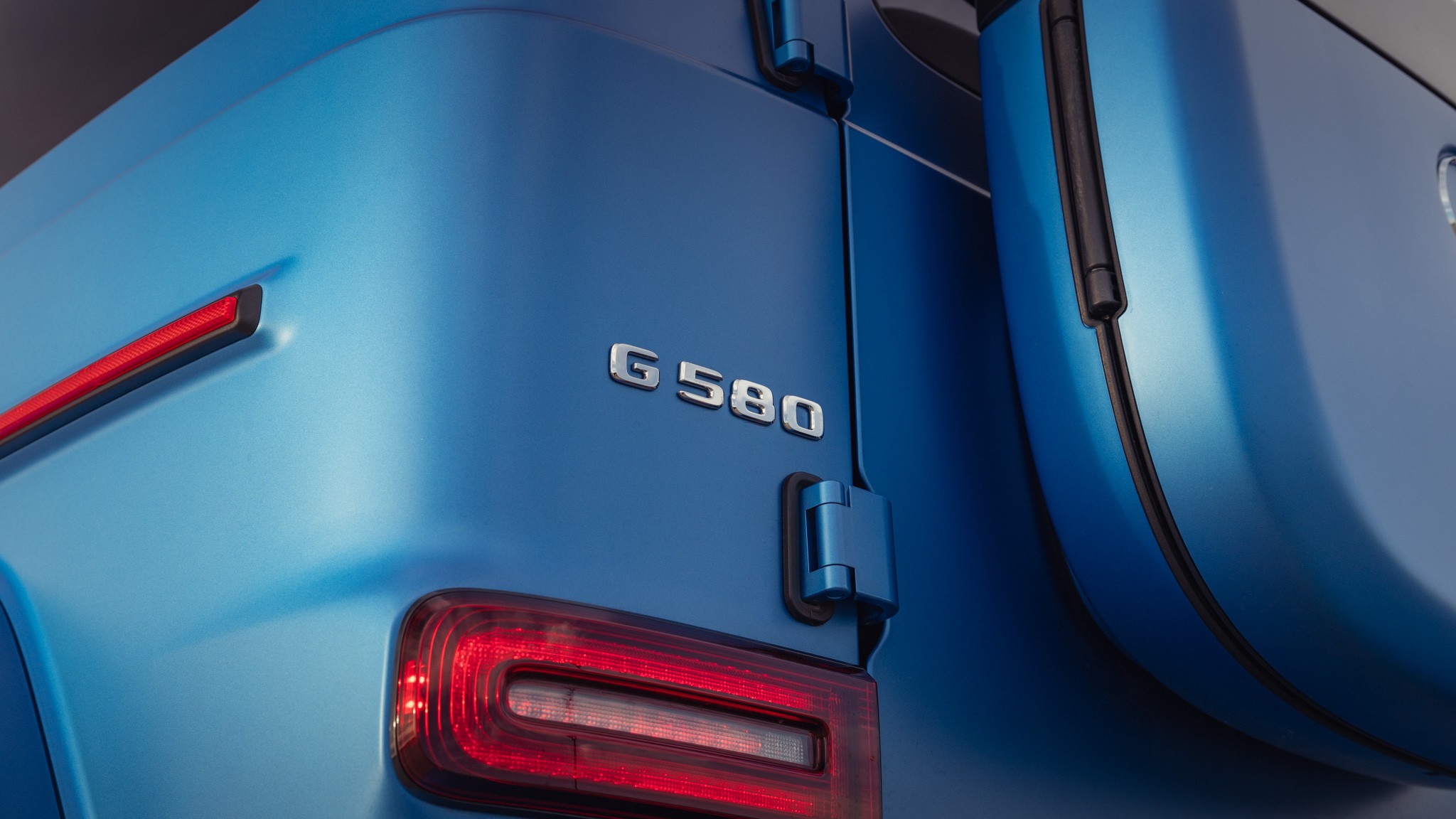 011 2025 Mercedes G580 EV