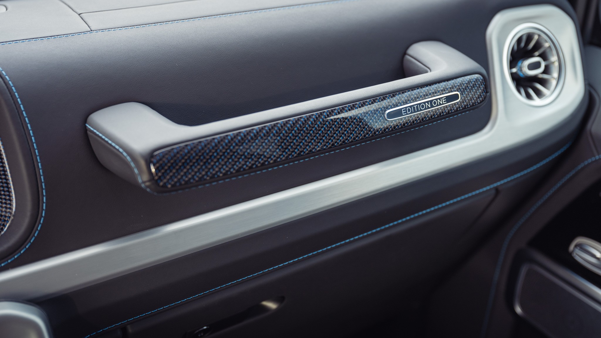 033 2025 Mercedes G580 EV