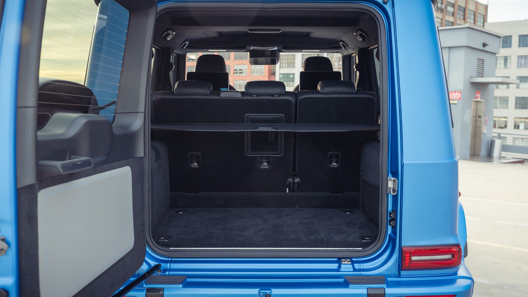 040 2025 Mercedes G580 EV trunk
