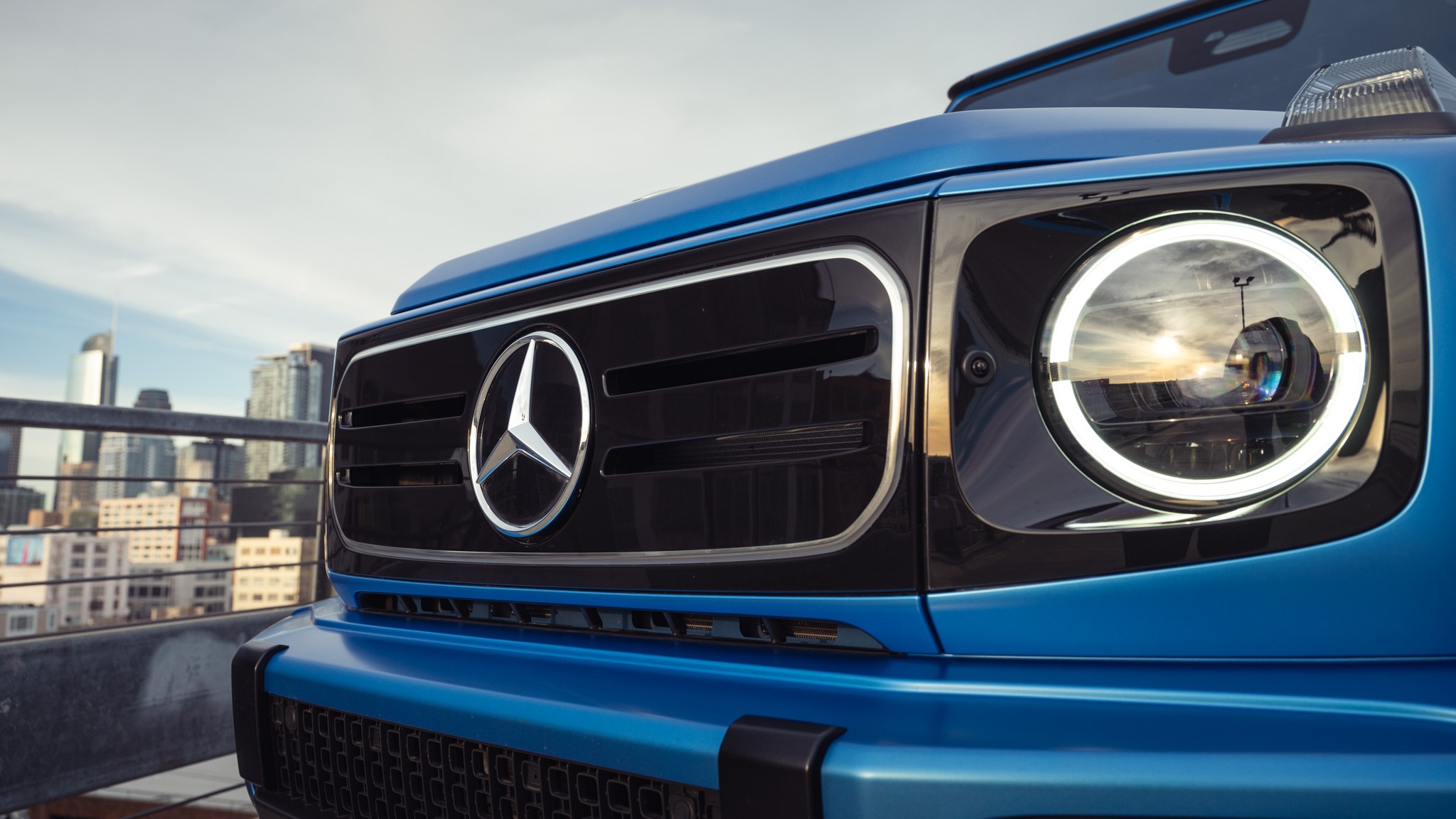 041 2025 Mercedes G580 EV headlight