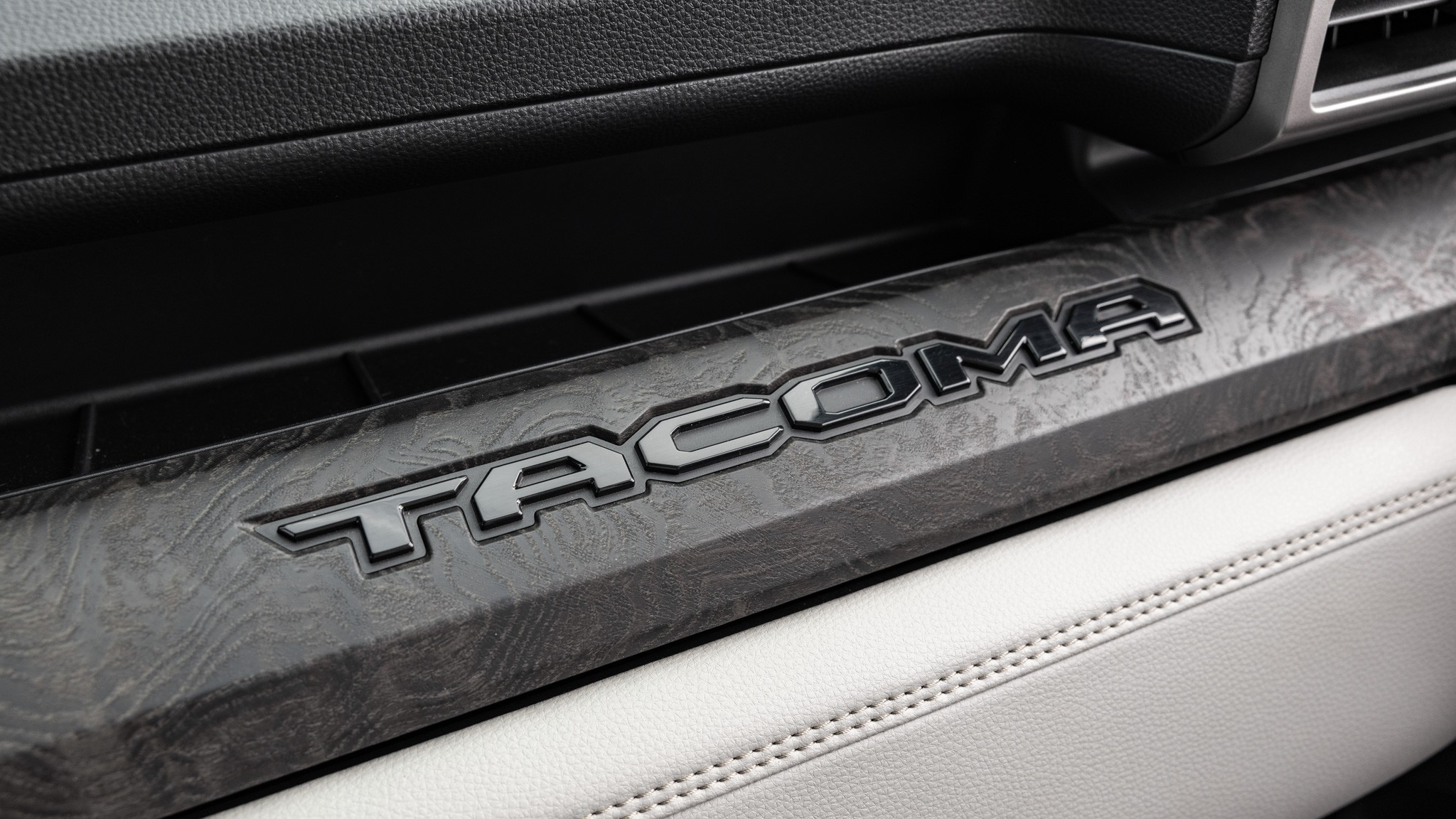 016 2024 Toyota Tacoma Limited