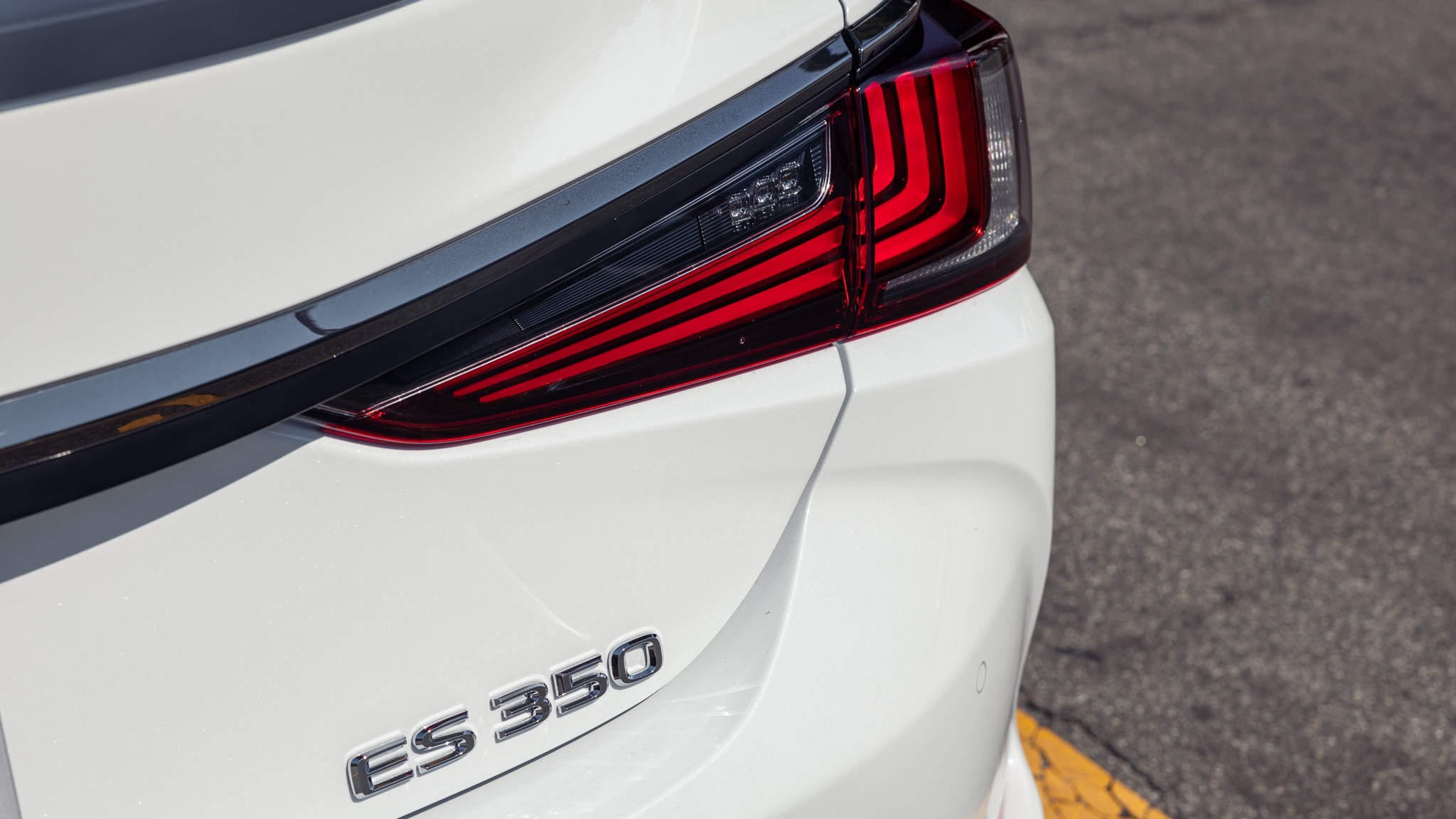 011 2024 Lexus ES350 Black Line tailight