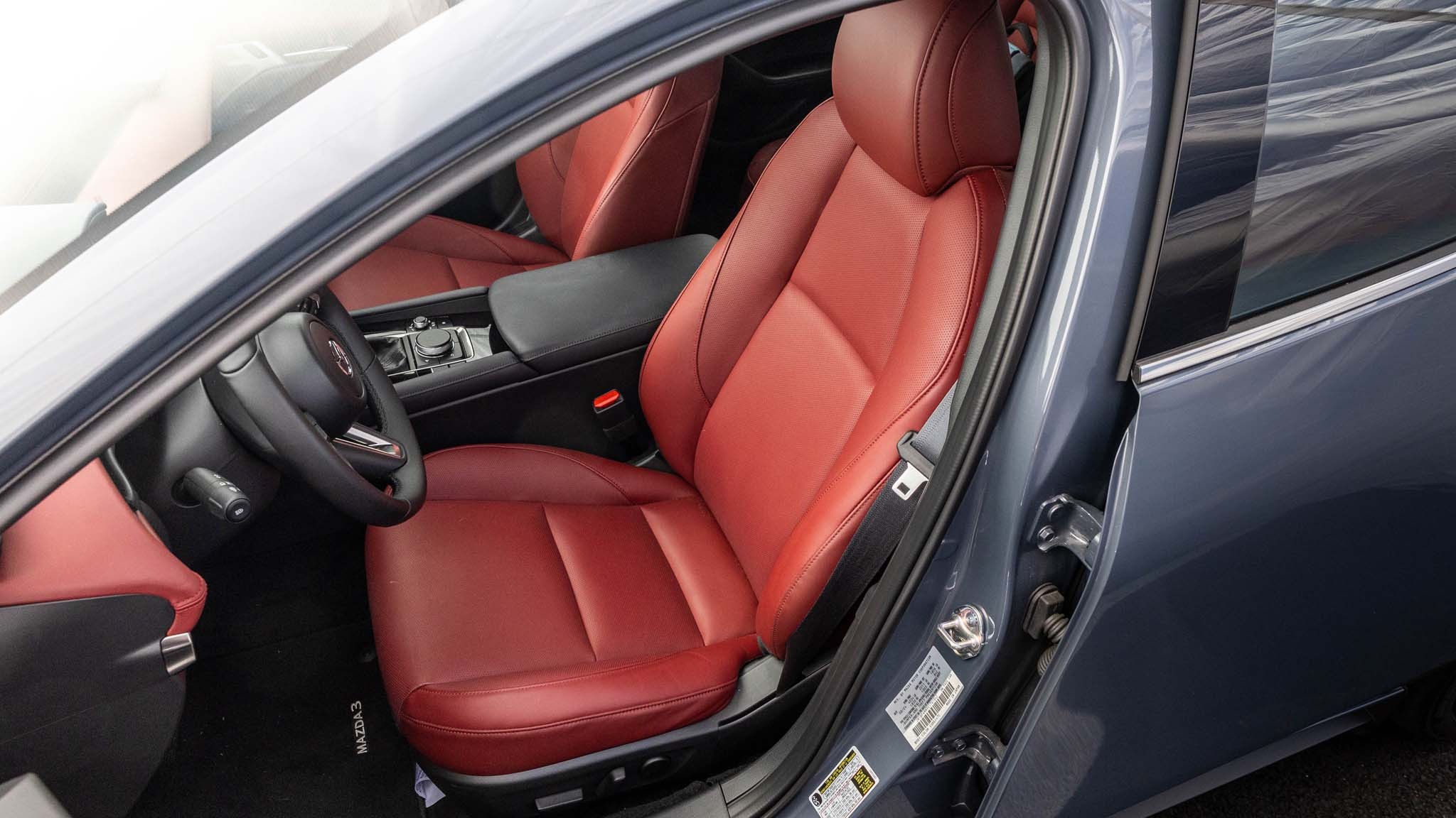 014 2025 Mazda 3 hatchback driver seat