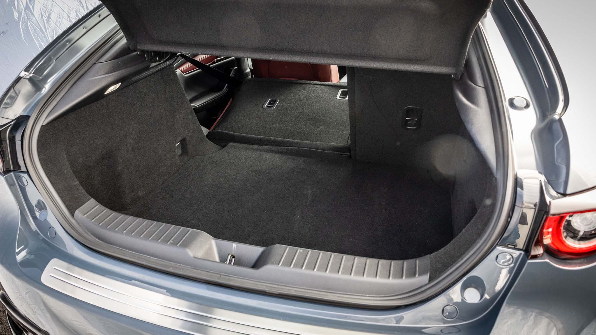 019 2025 Mazda 3 hatchback trunk