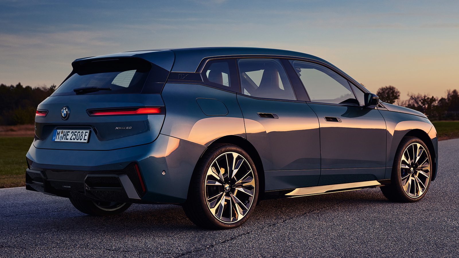 2026 BMW iX xDrive60 18