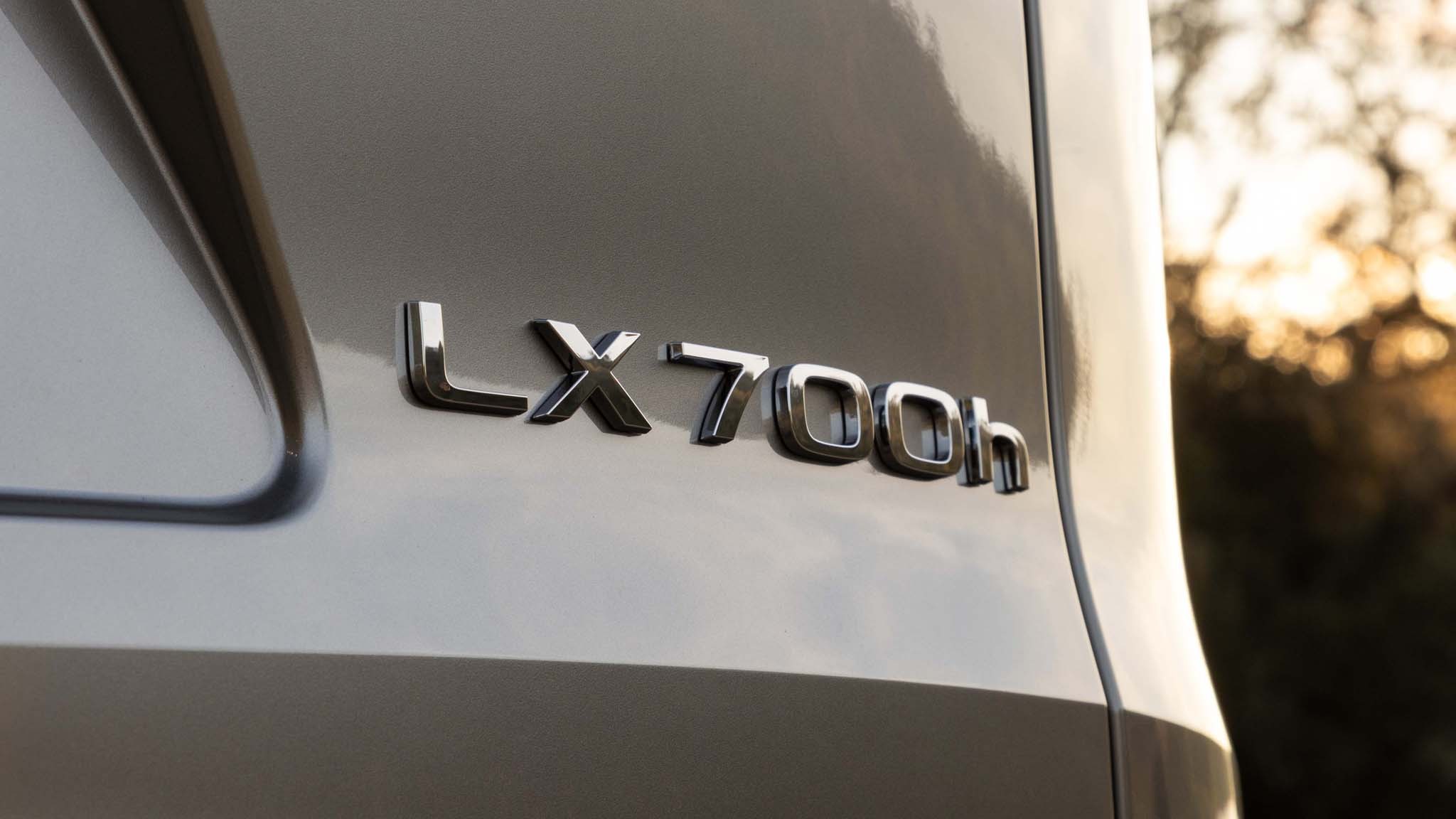 2025 Lexus LX700h Luxury 4
