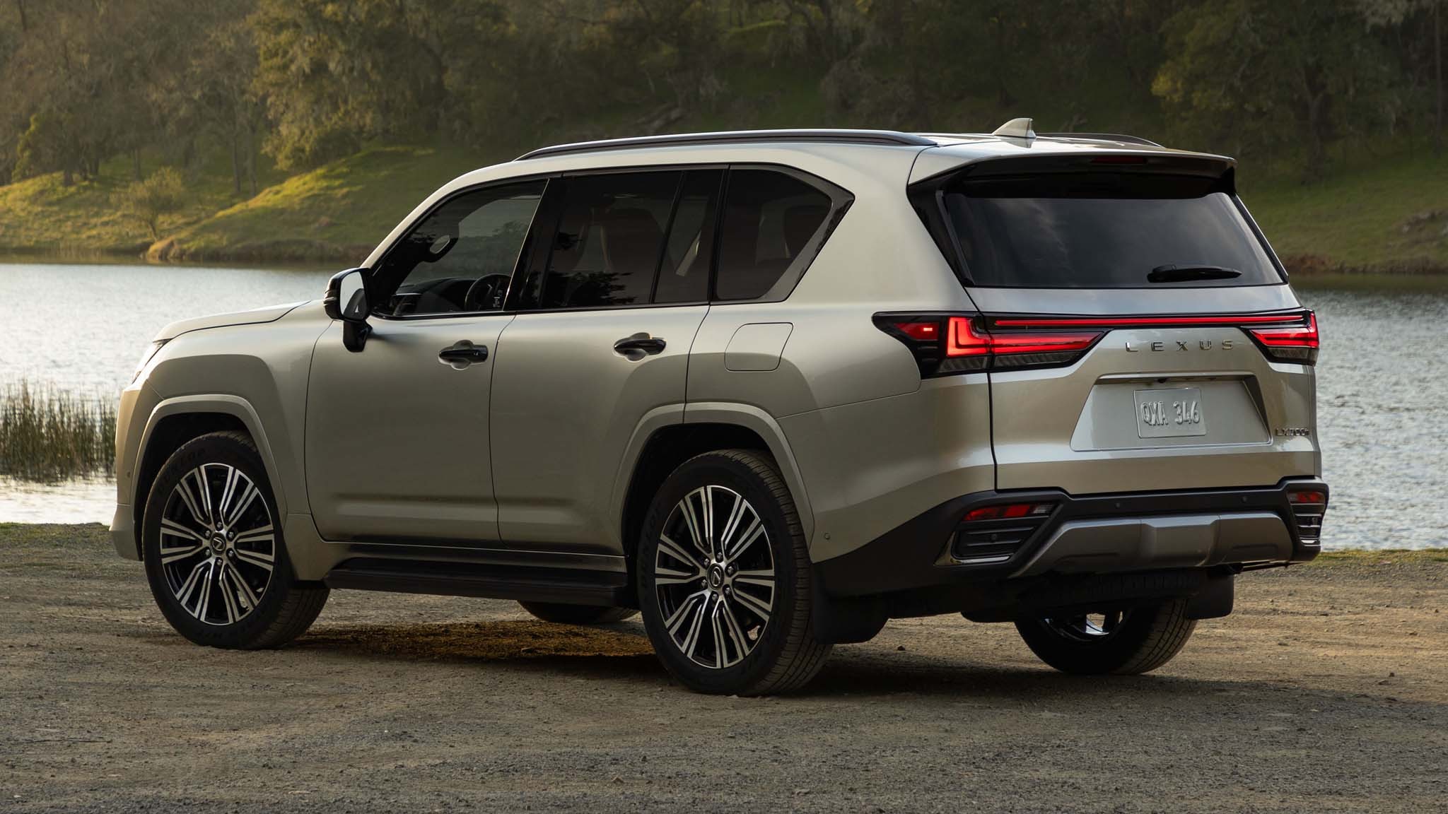 2025 Lexus LX700h Luxury