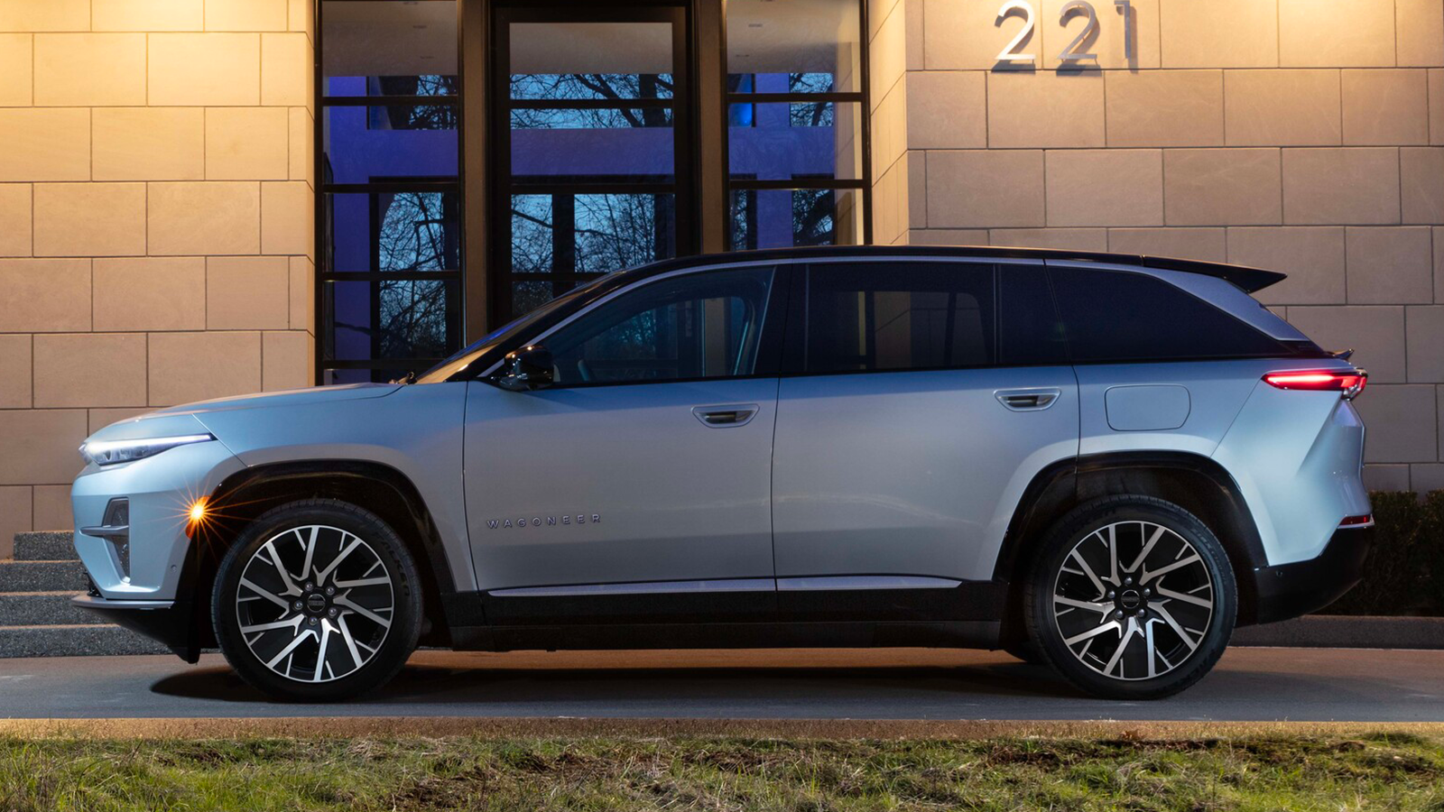 2025 Jeep Wagoneer S Limited EV 4