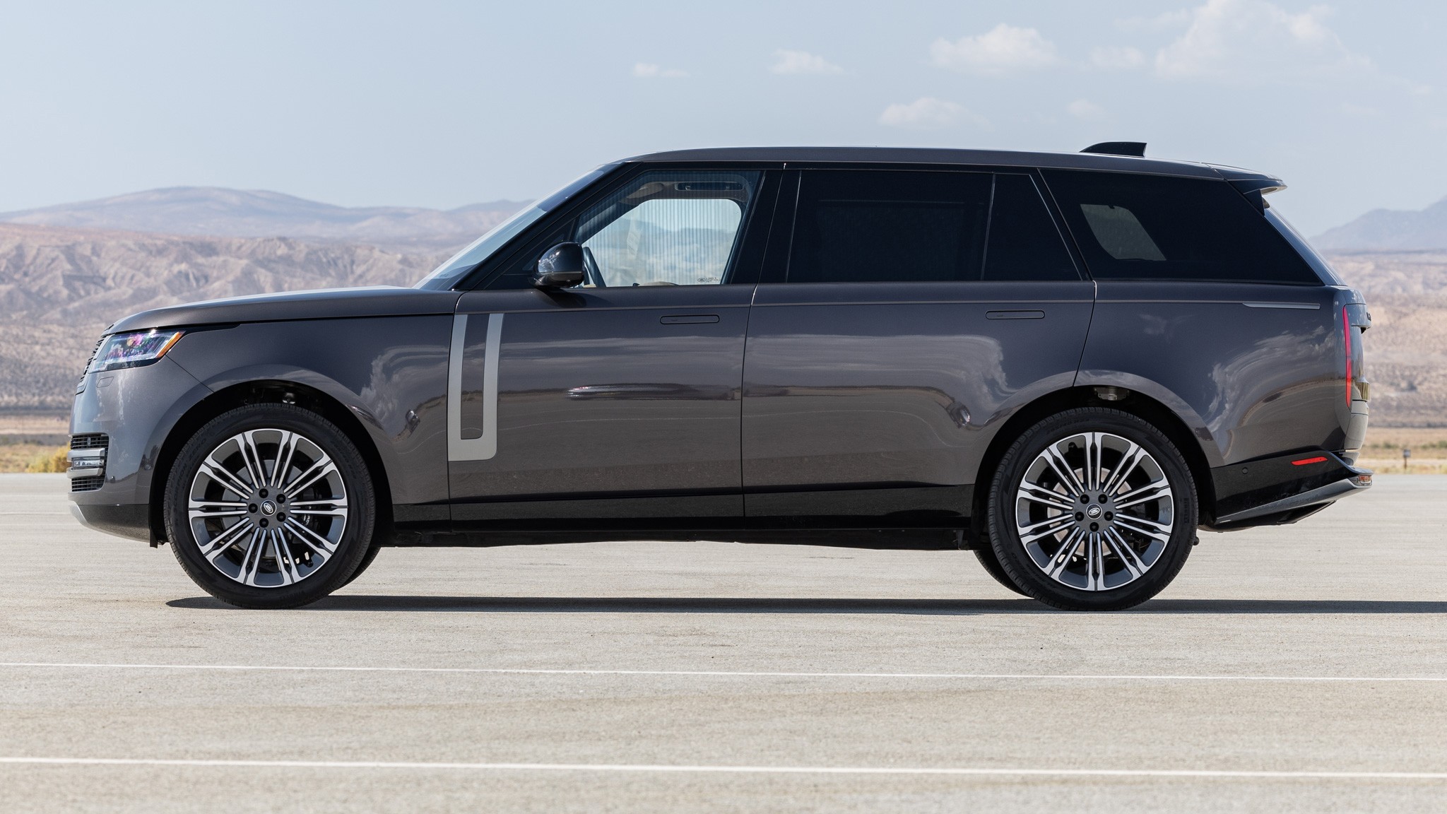 3 2025 Land Rover Range Rover side view