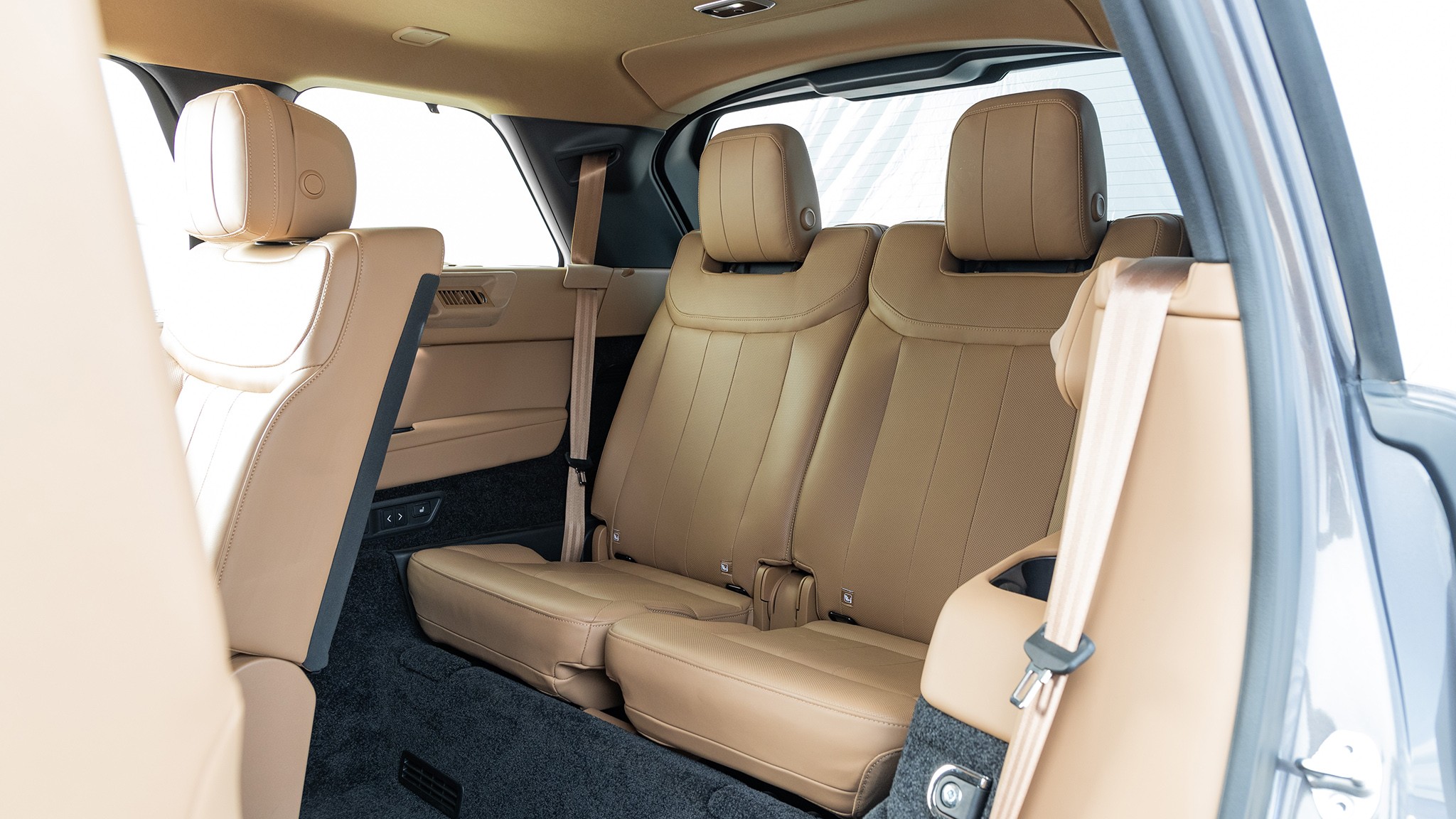 8 2025 Land Rover Range Rover interior