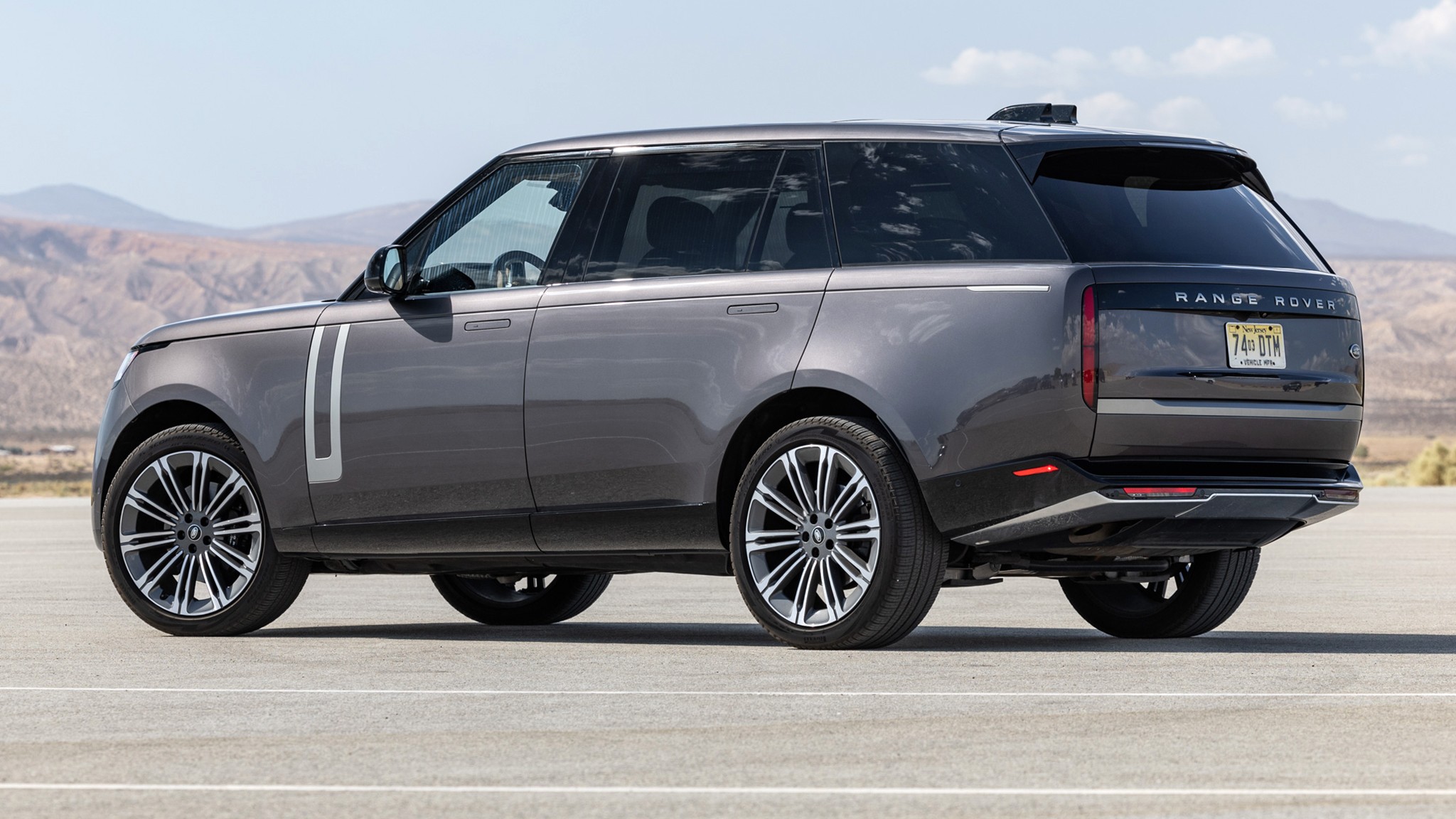 9 2025 Land Rover Range Rover rear view