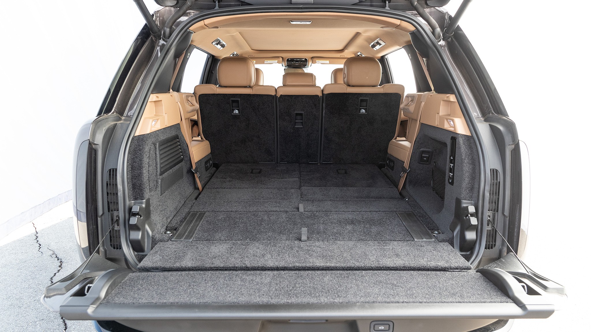 10 2025 Land Rover Range Rover cargo