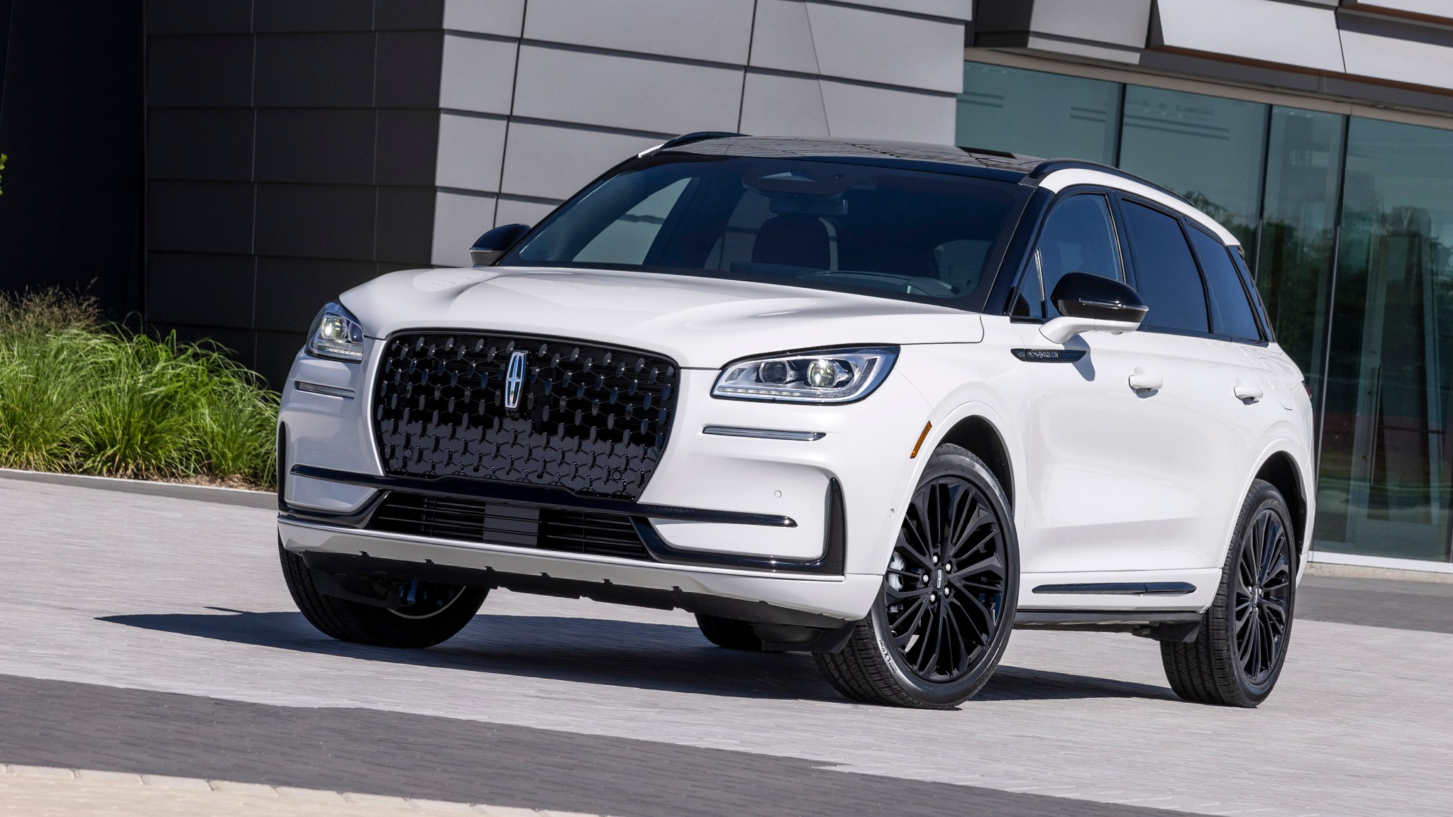 1 2025 Lincoln Corsair front view