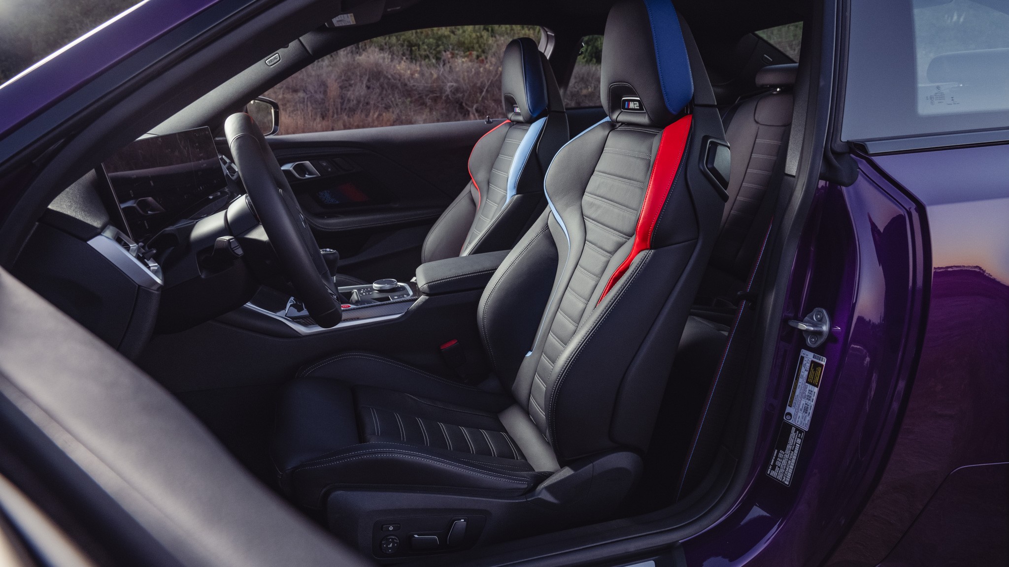 017 2025 BMW M2 front seats