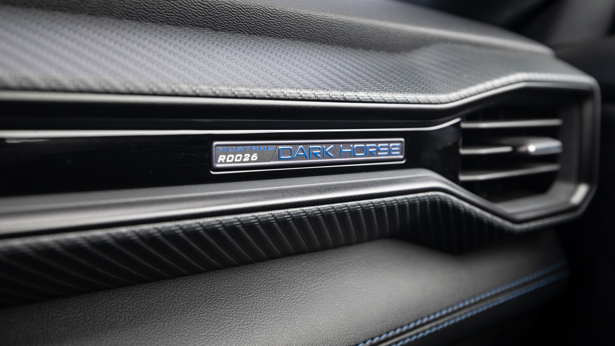 033 2025 Ford Mustang Dark Horse